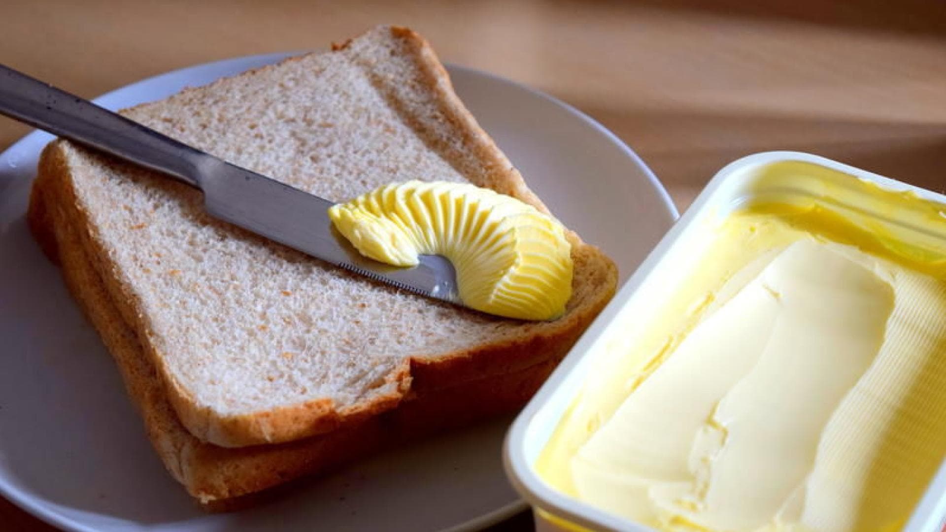 Margarine auf Toast