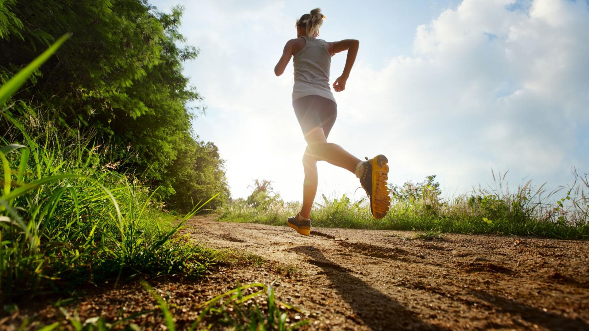 Frau_joggt Frau joggt draußen