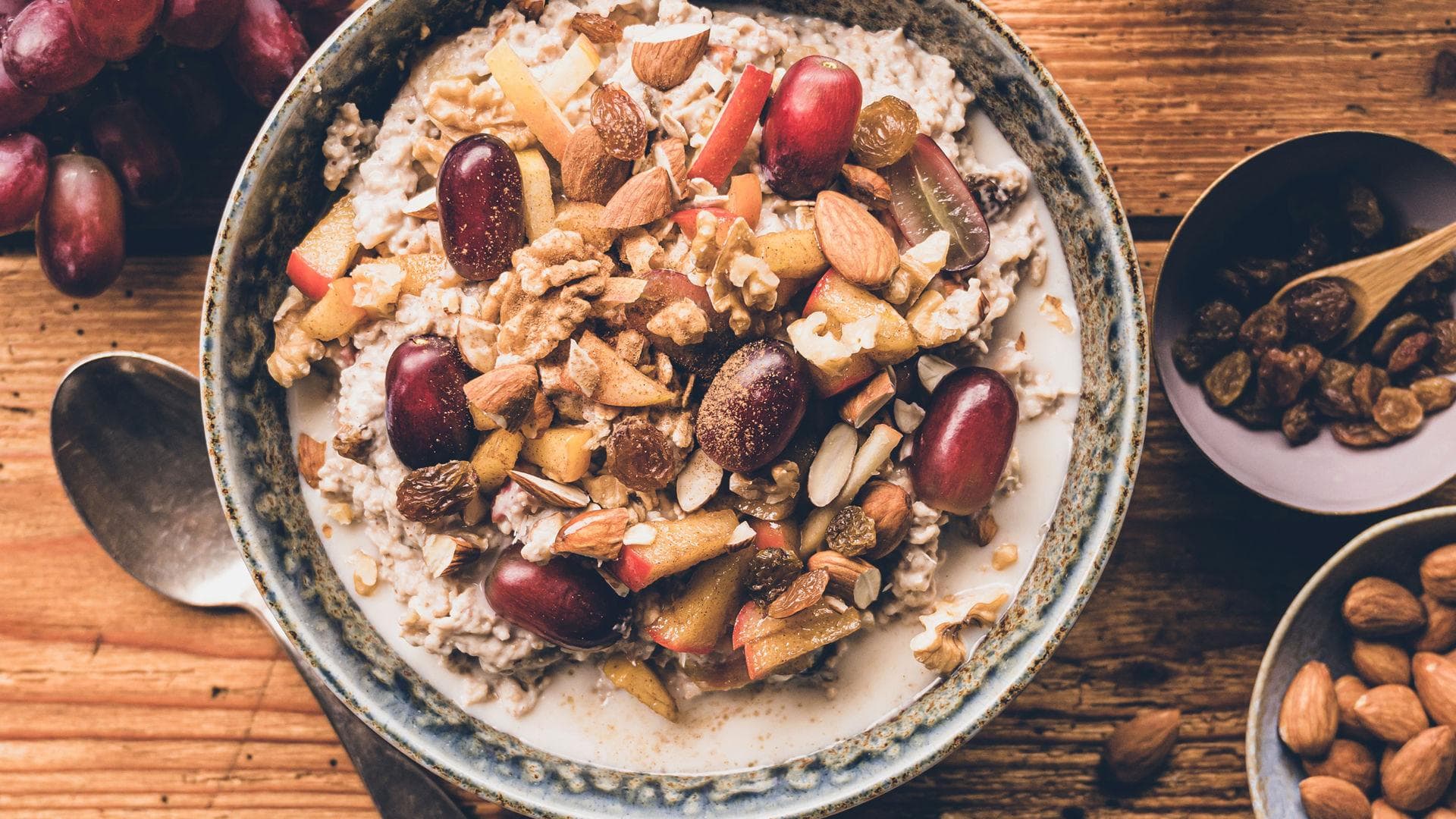 Seeberger_Rezept_Apfel-Zimt-Porridge mit geschmorten Aepfeln und Walnusskernen_Mood