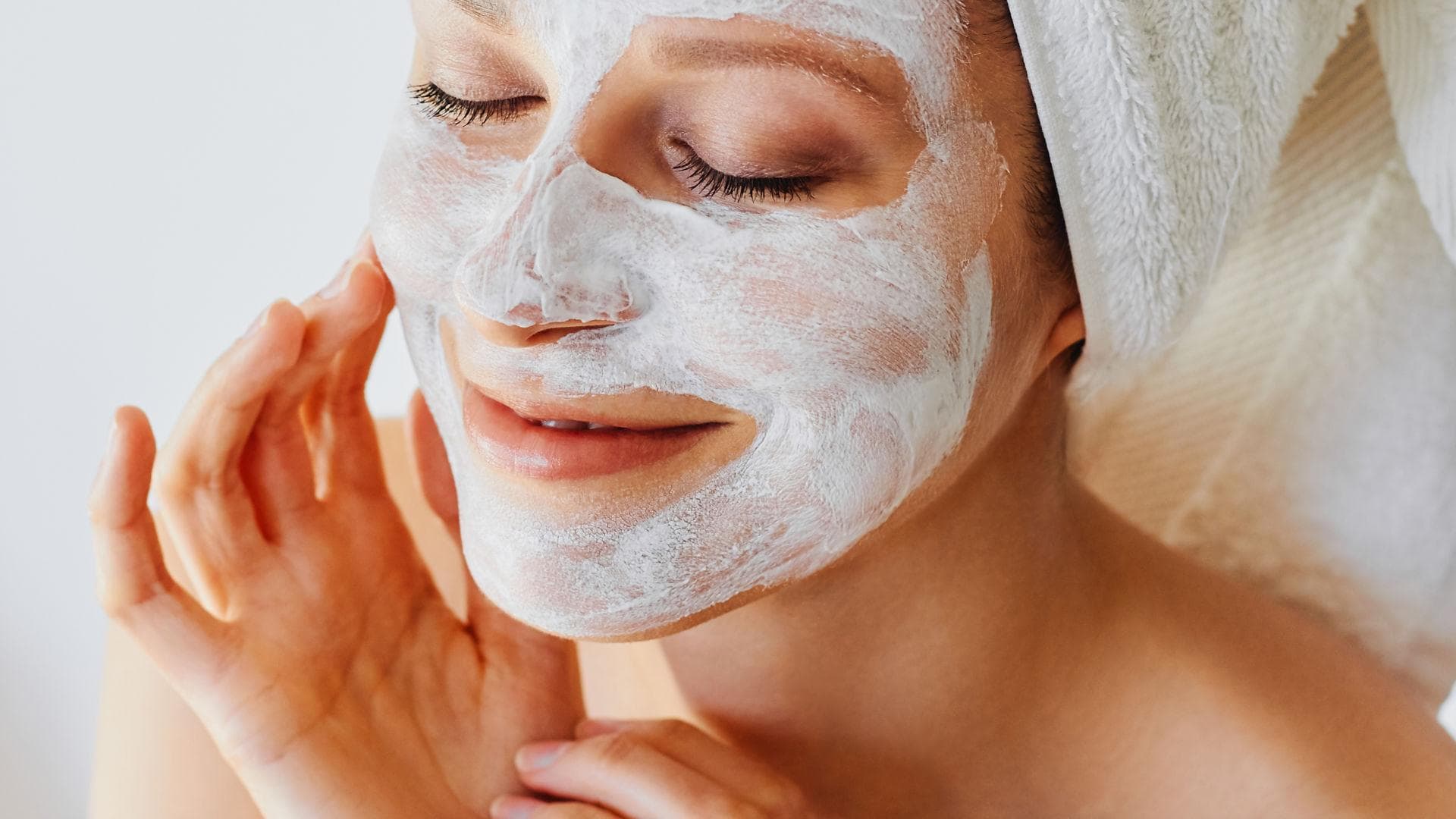 Frau mit Gesichtsmaske