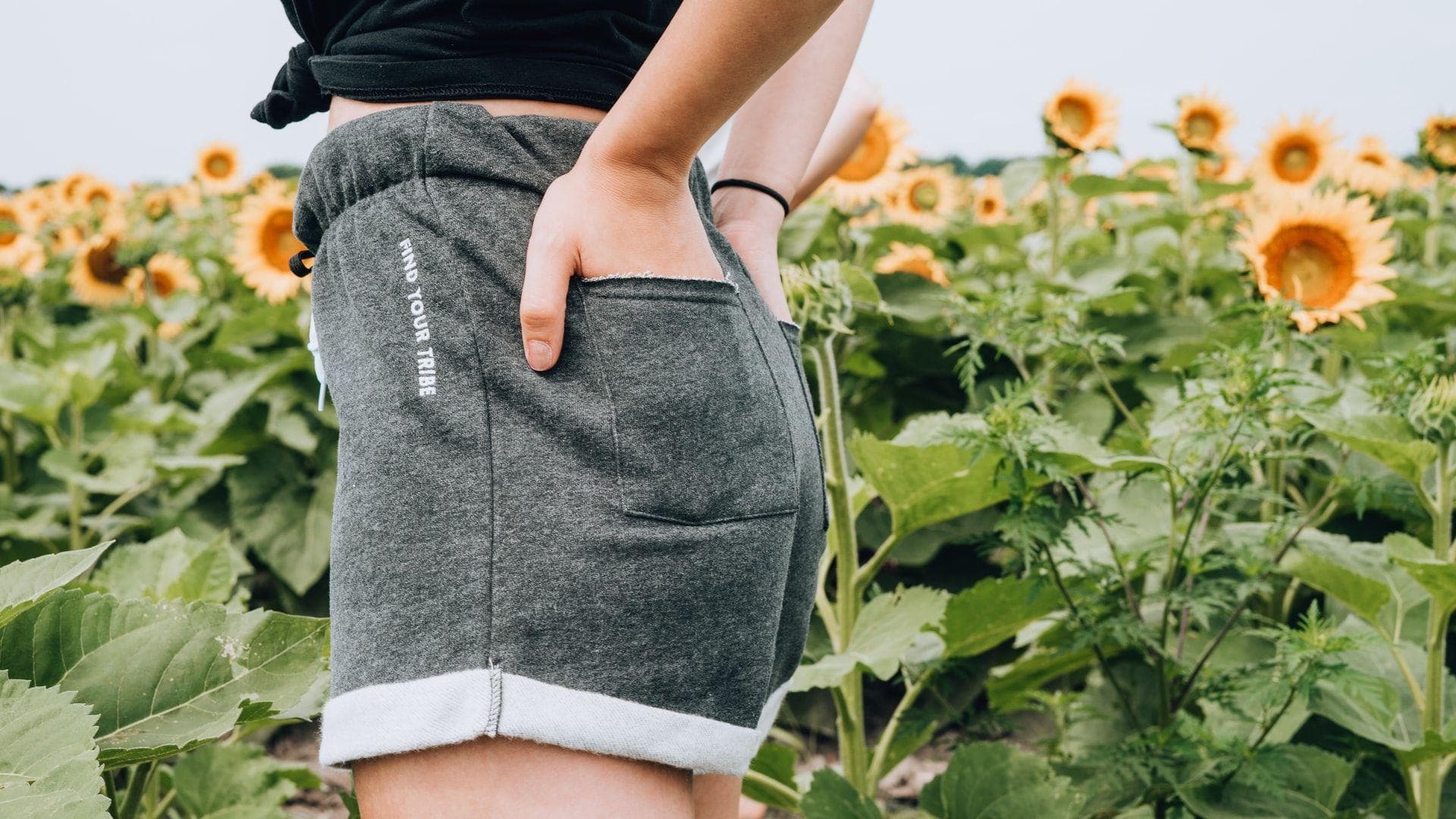 frau-in-kurzer-hose