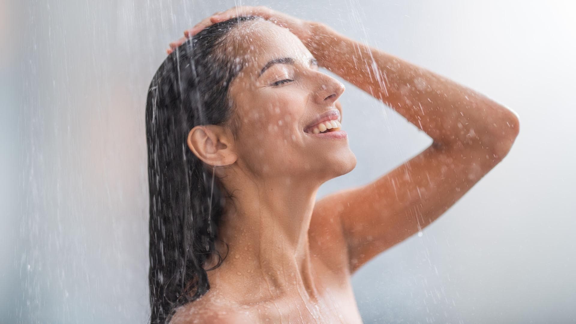 Frau-dusche Wechselduschen haben viele gesundheitliche Vorteile