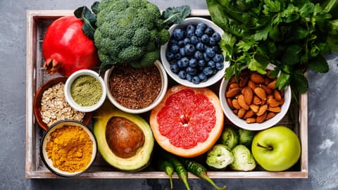 Gesunde Ernährung mit frischen Lebensmitteln