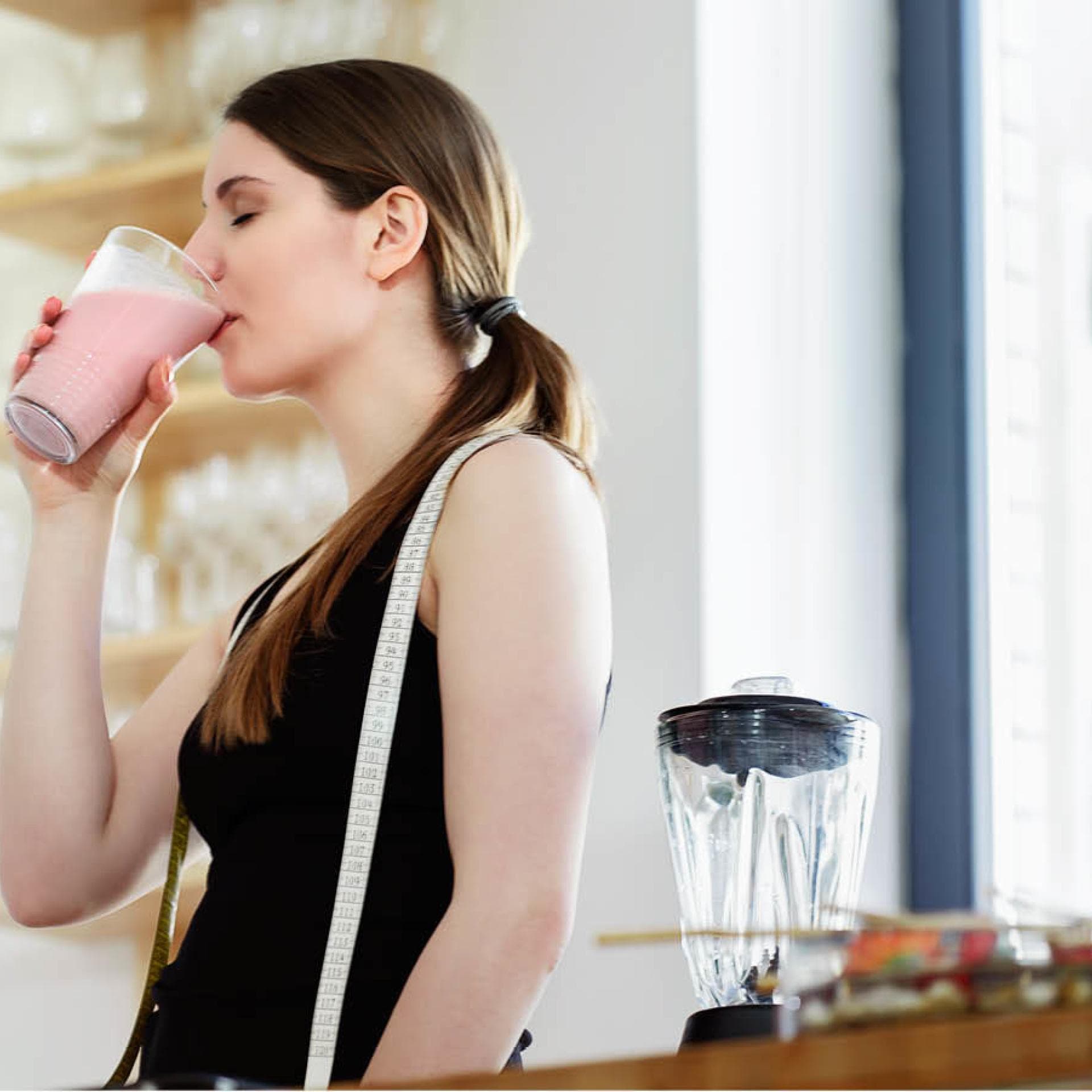 welcher-protein-typ-bin-ich Frau mit Shake