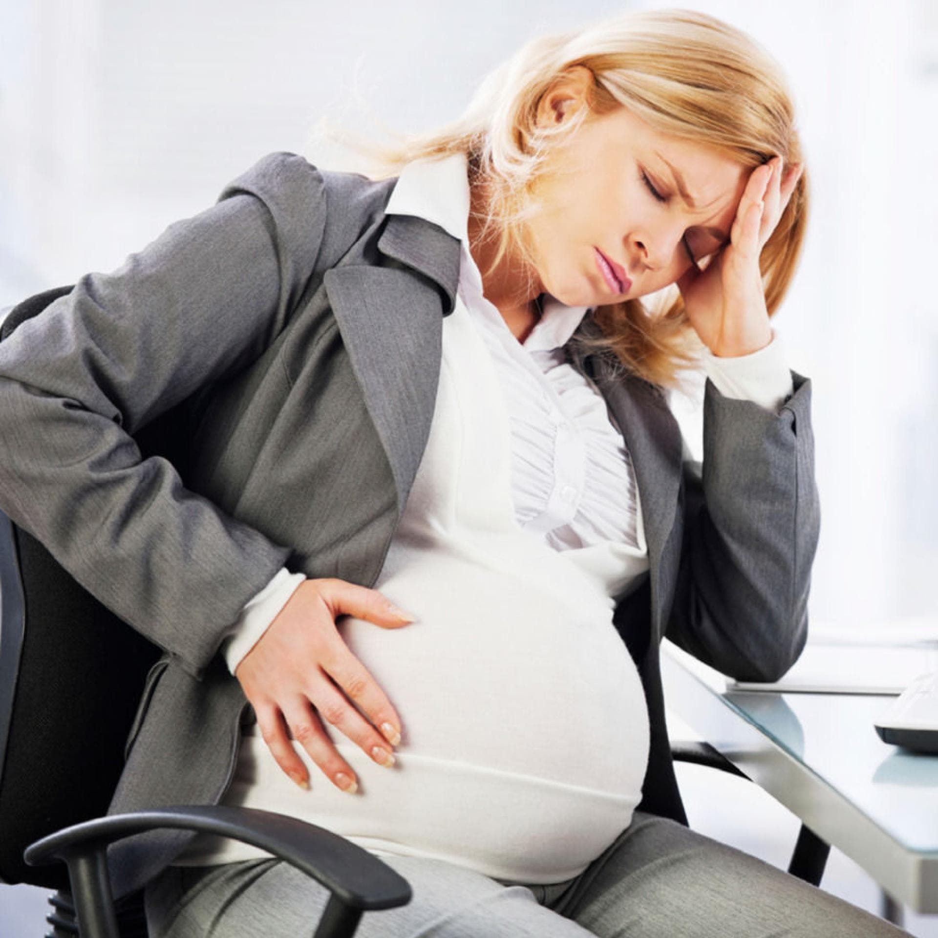 gestresste schwangere Frau Stress in der Schwangerschaft