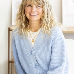 Profile picture for user Julia Lang