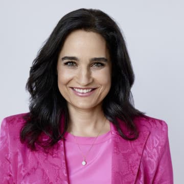 Dr. Yael Adler im Portrait, frontal, lächelnd 