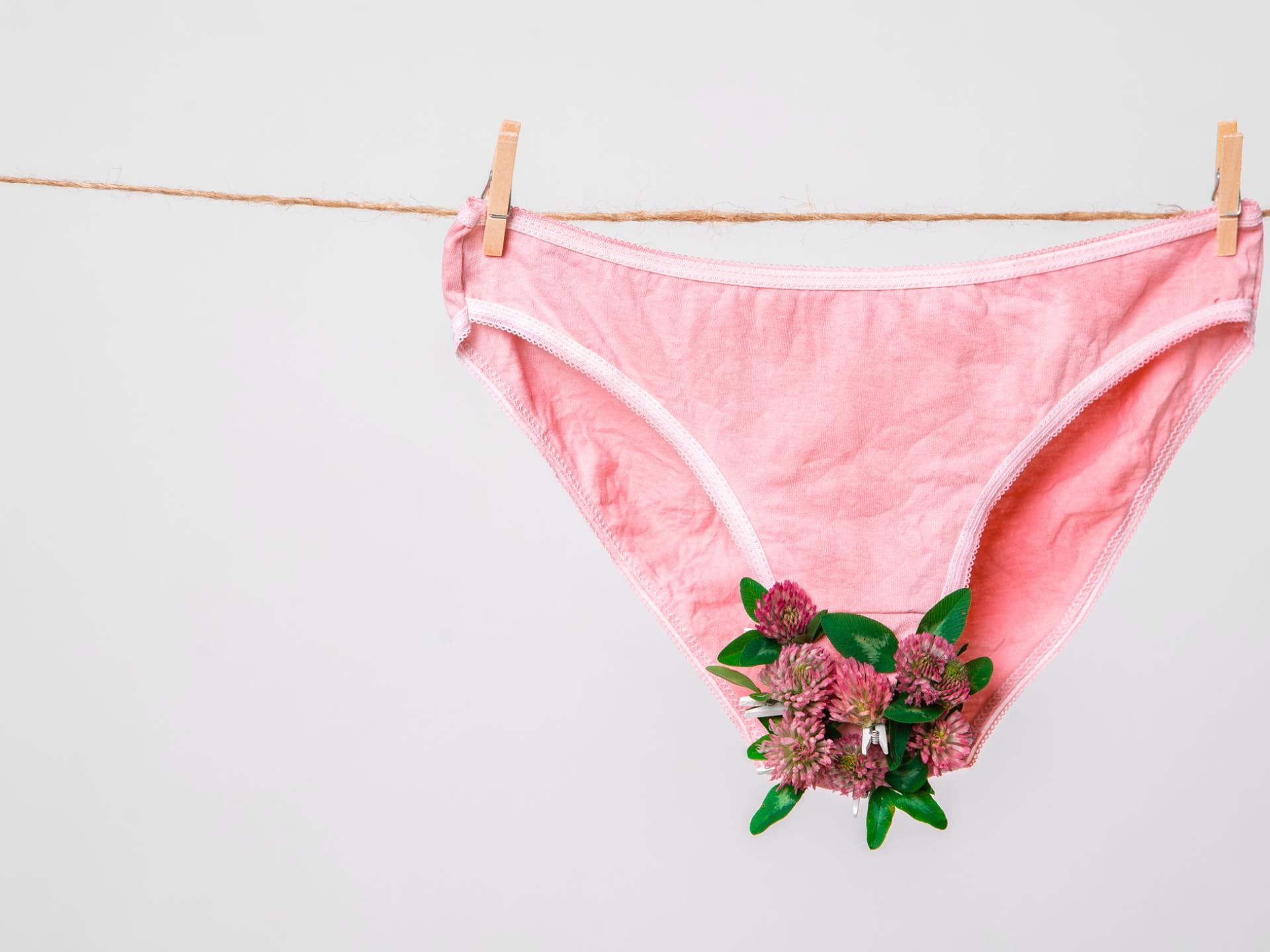 Zu den Symptomen der bakteriellen Vaginose gehören Juckreiz und ein brennendes Gefühl im Intimbereich.