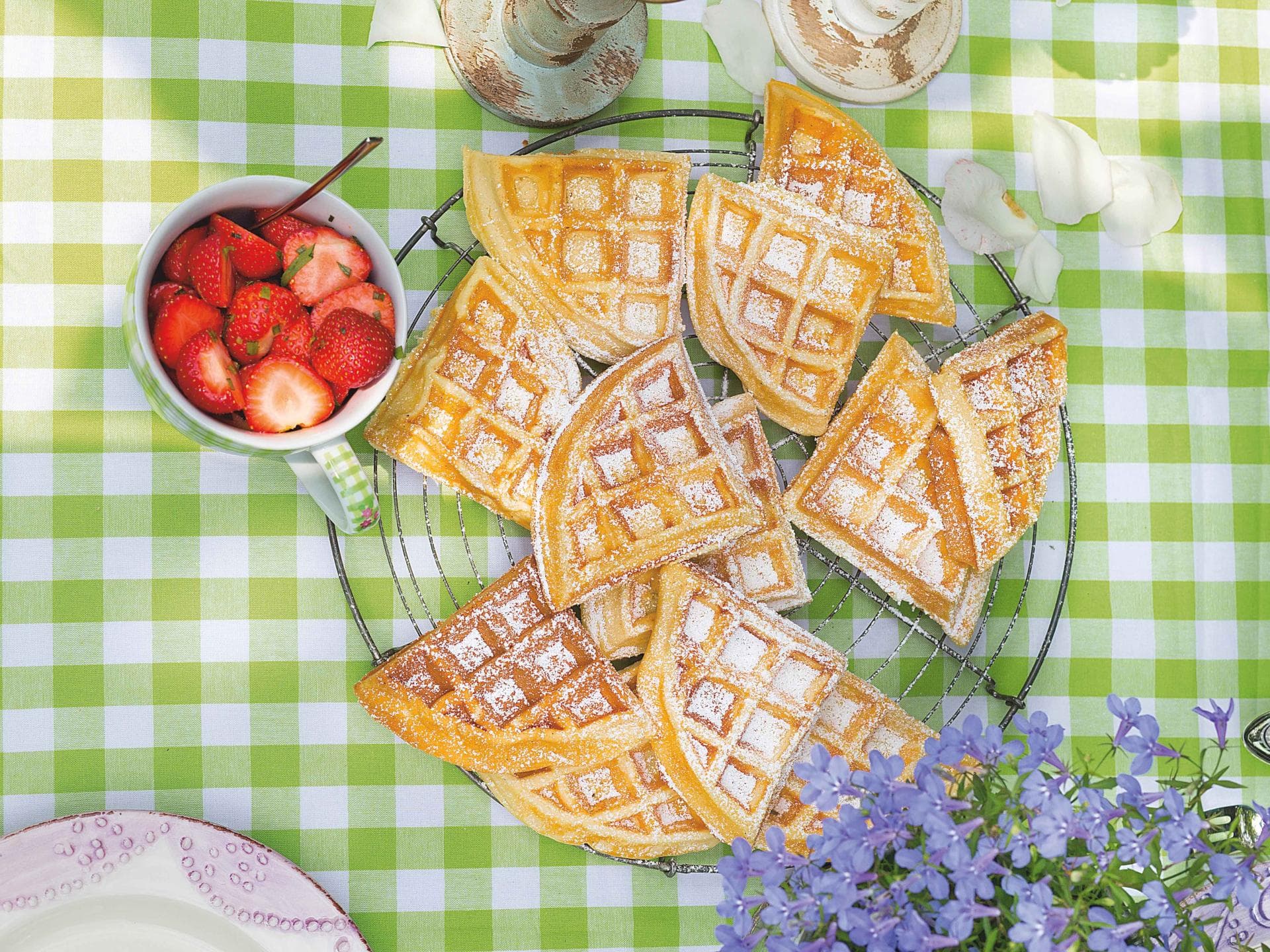 Buttermilchwaffeln mit Fruchtsosse