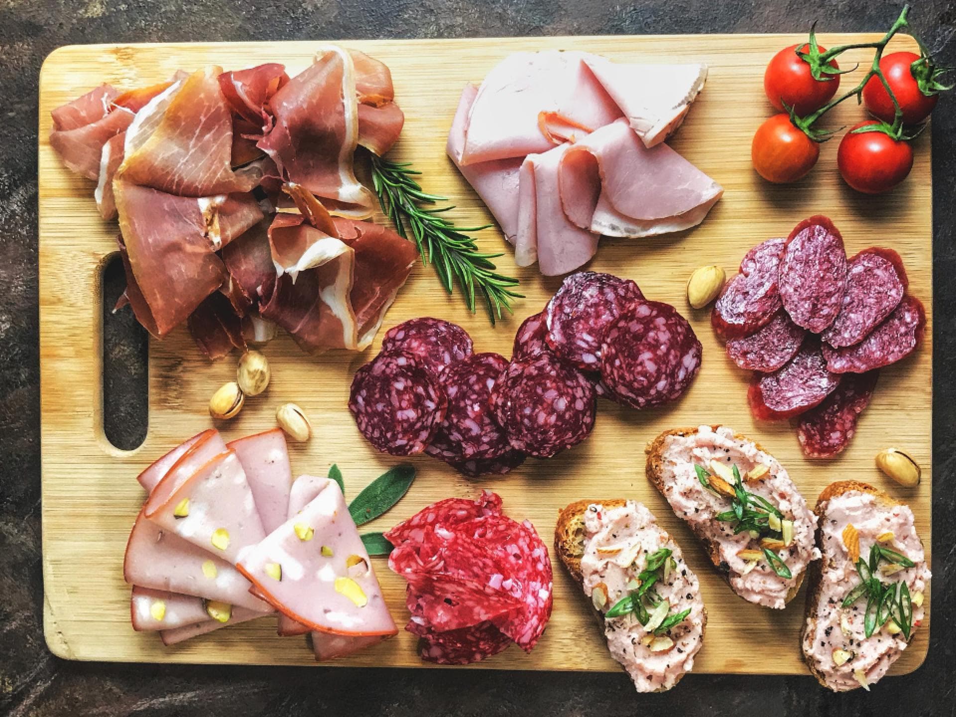Wurstplatte mit Salami und Schinken