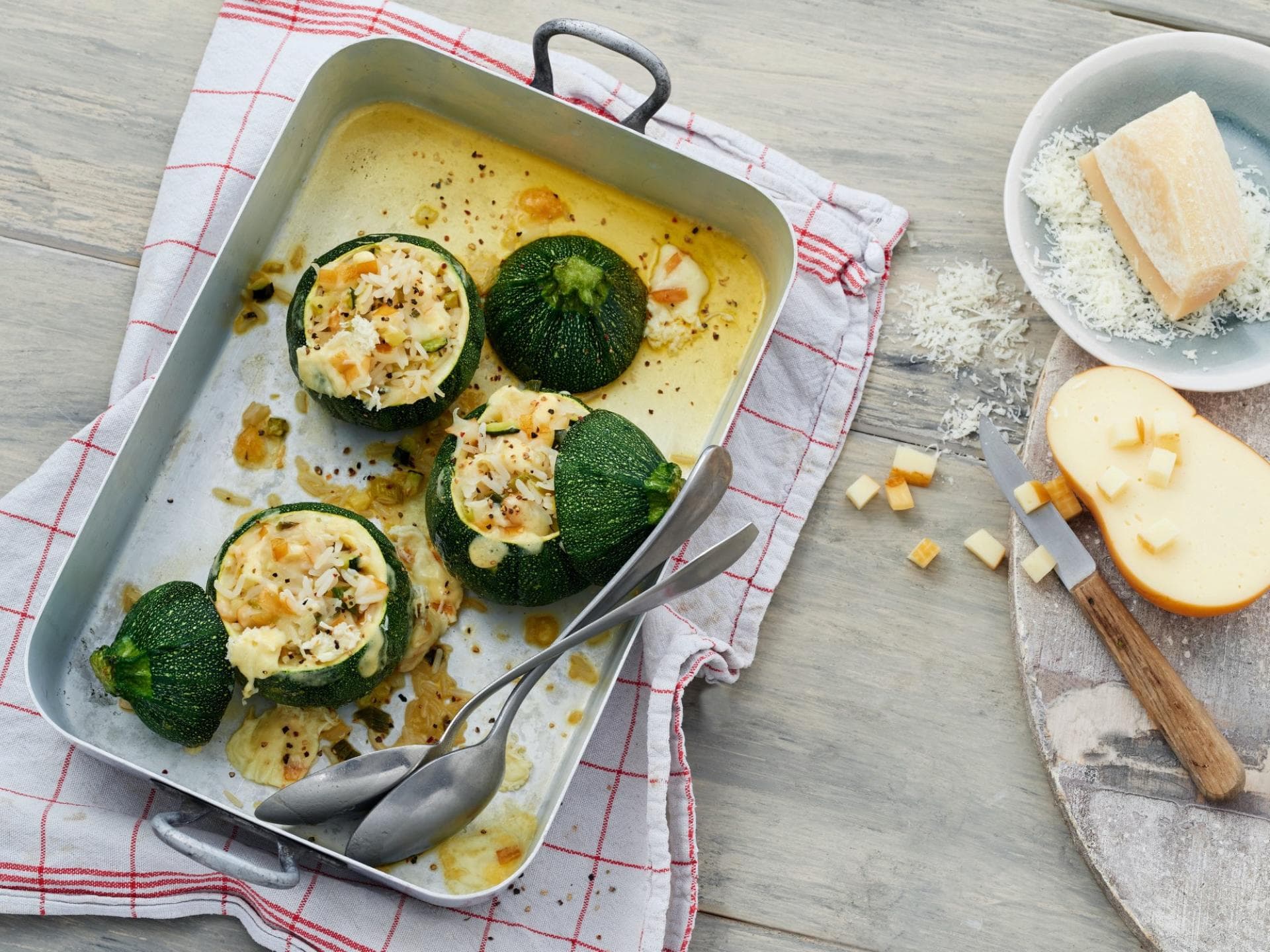Gefuellte Zucchini mit Reis