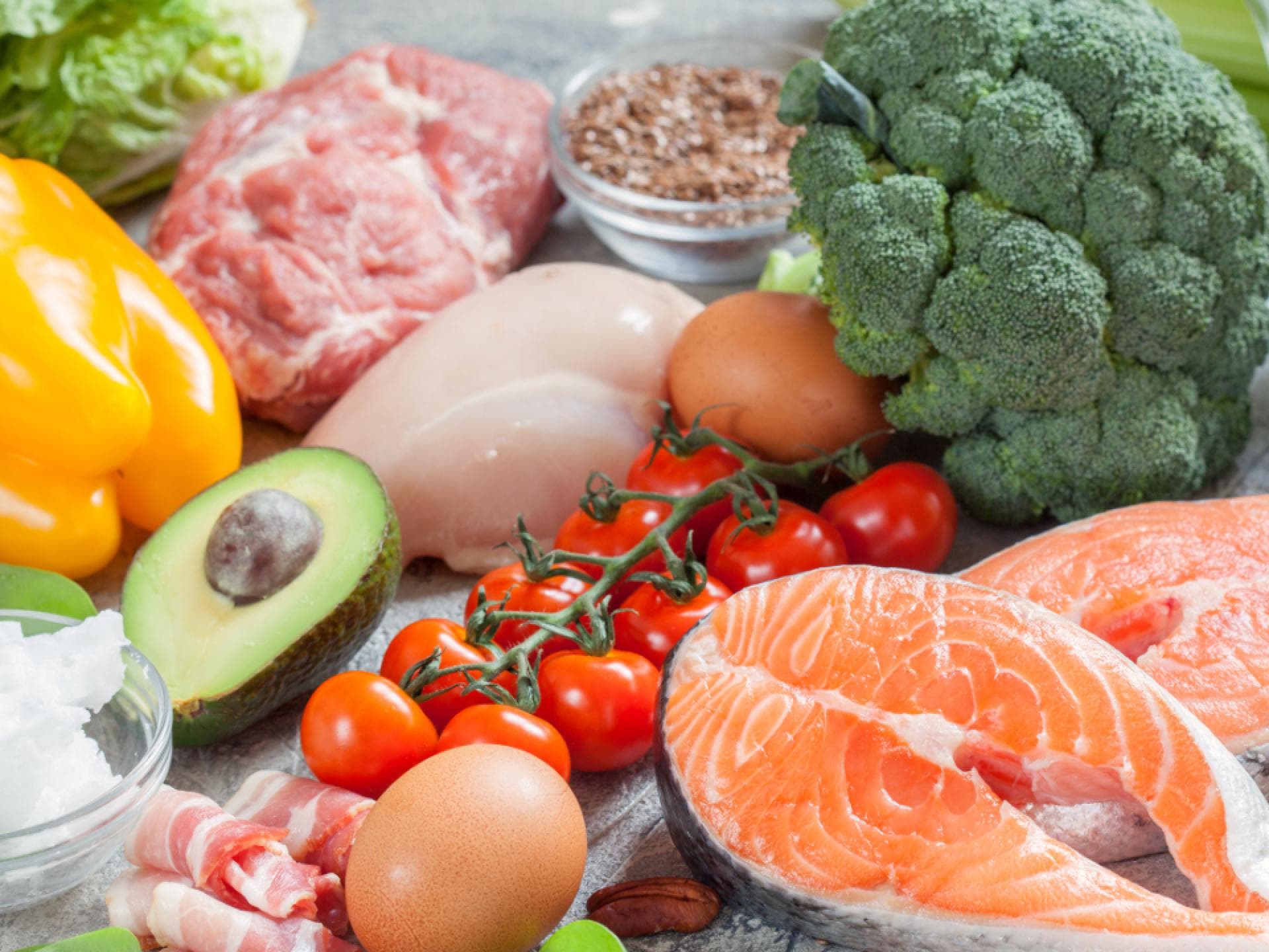 Gemüse und tierische Produkte der Low Carb Ernährung
