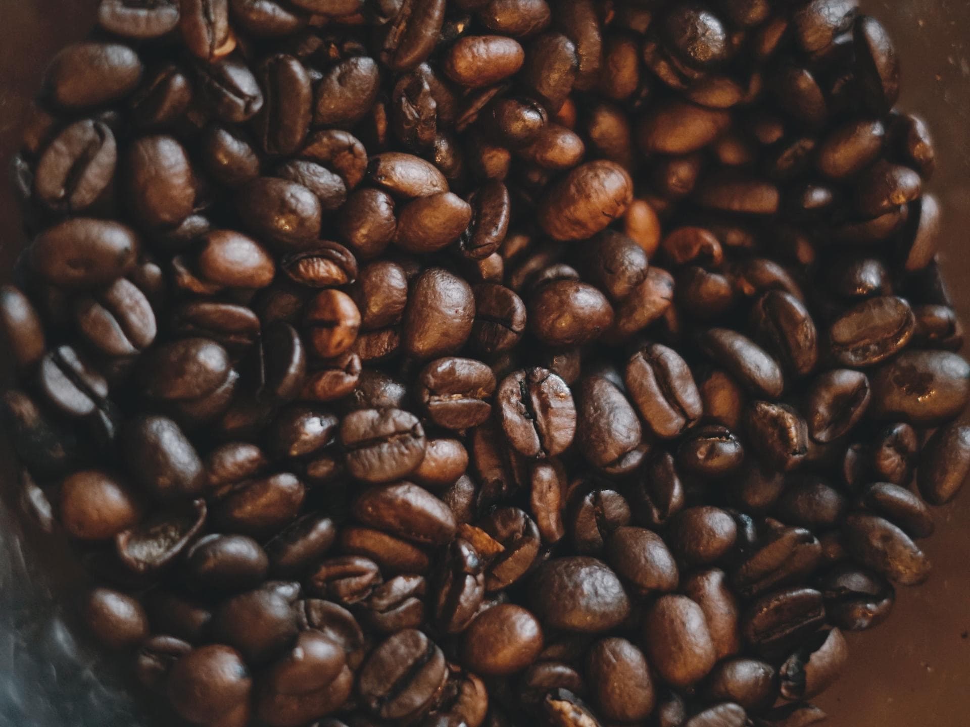 Nahaufnahme gerösteter Kaffeebohnen