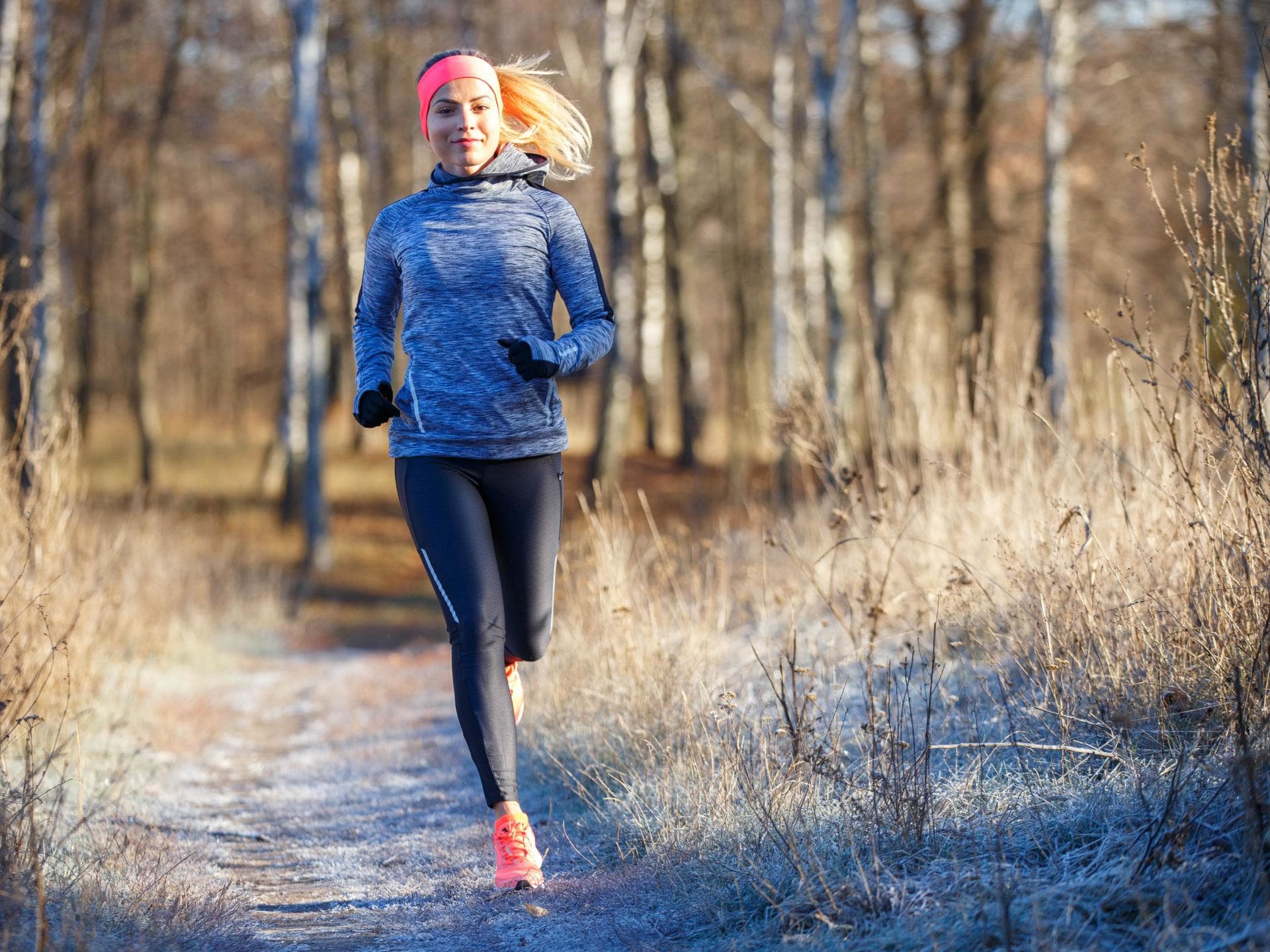 Frau joggt