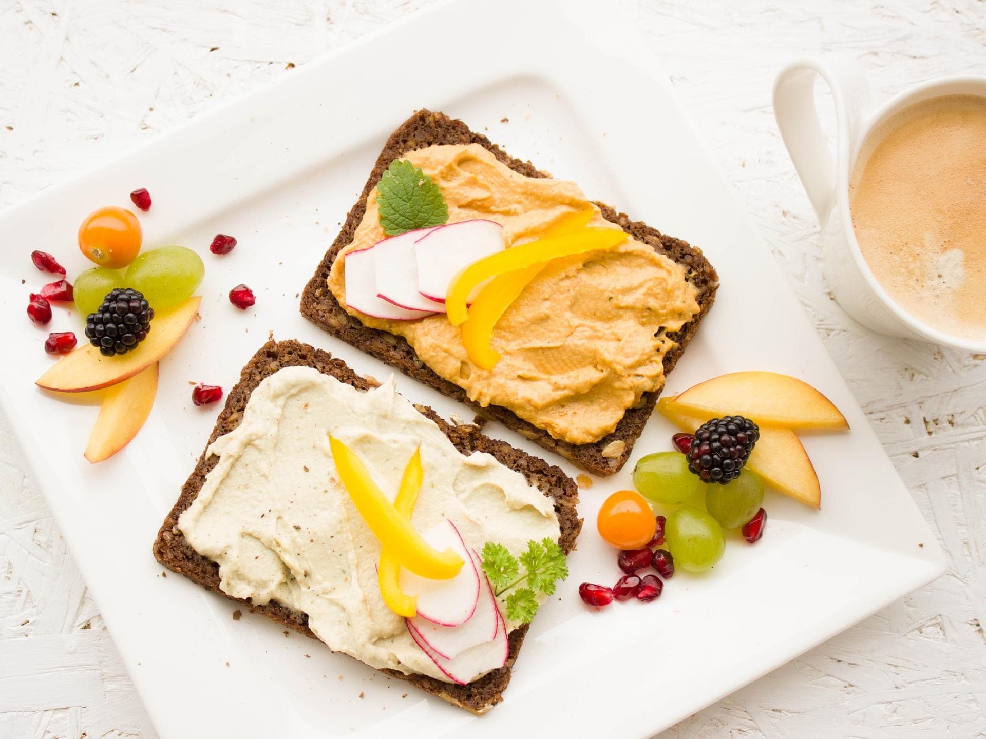Brot mit Hummus