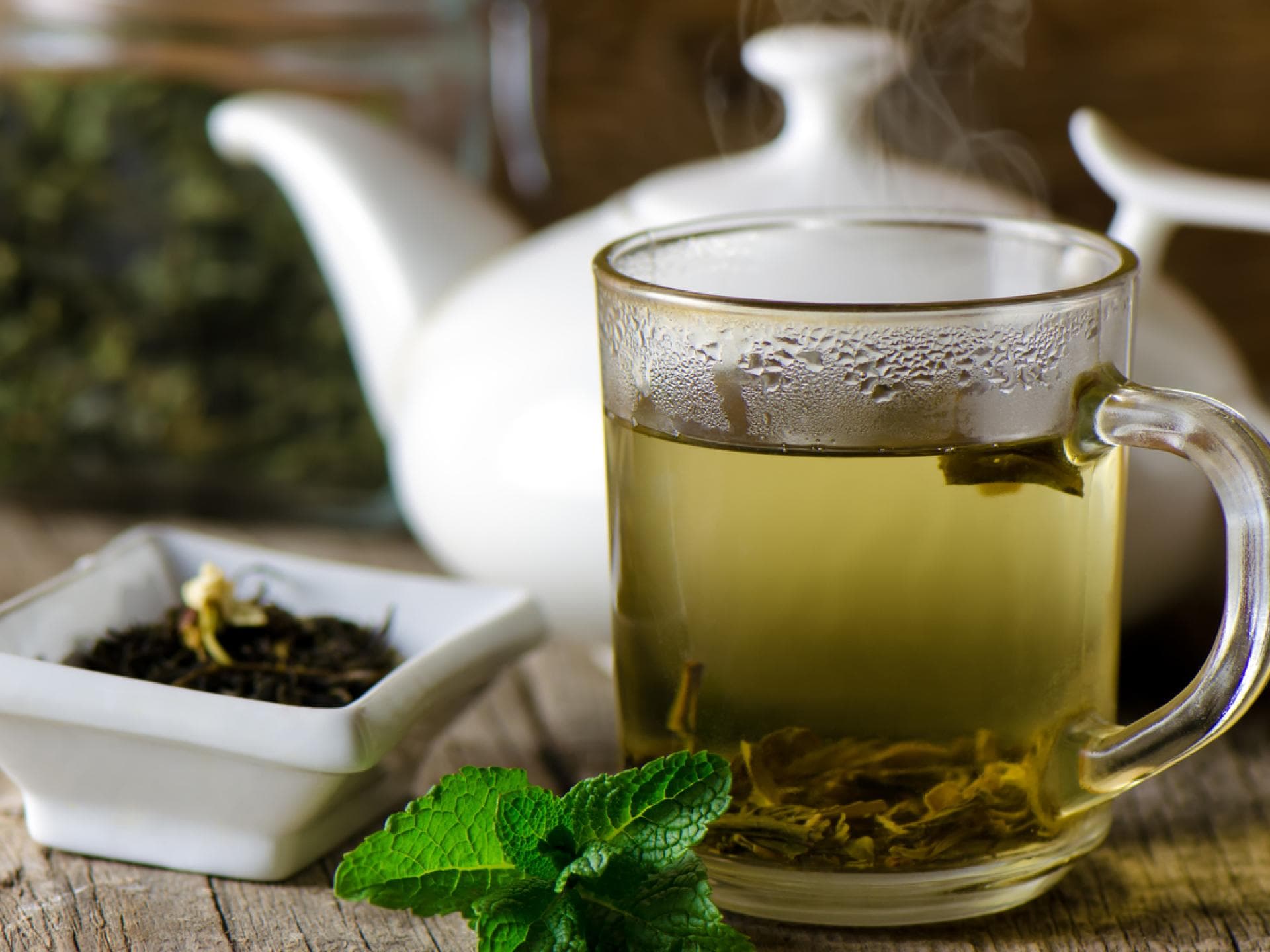 Grüner Tee in Glastasse