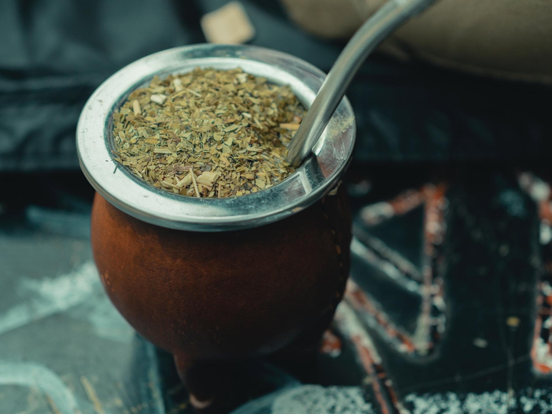 Mate-Tee in Trinkkürbis