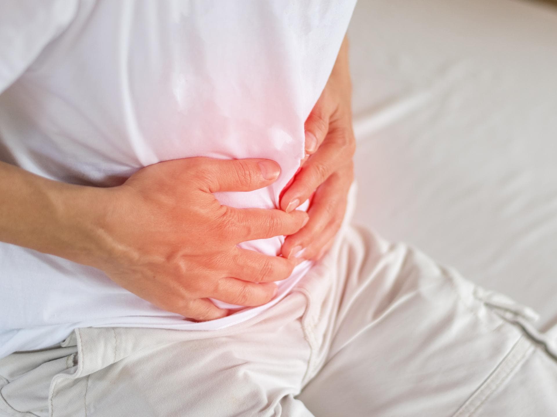 Leistenschmerzen beim Mann im Unterbauch