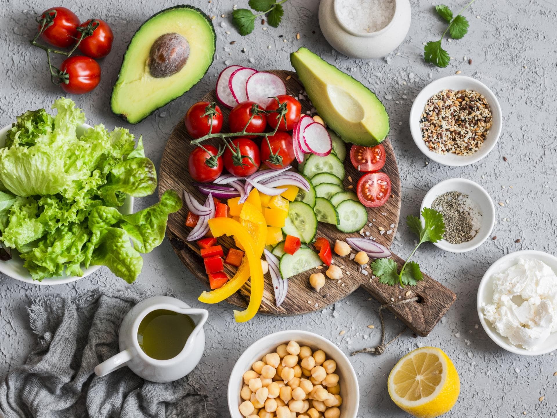 Obst,Gemüse, Hülsenfrüchte angerichtet