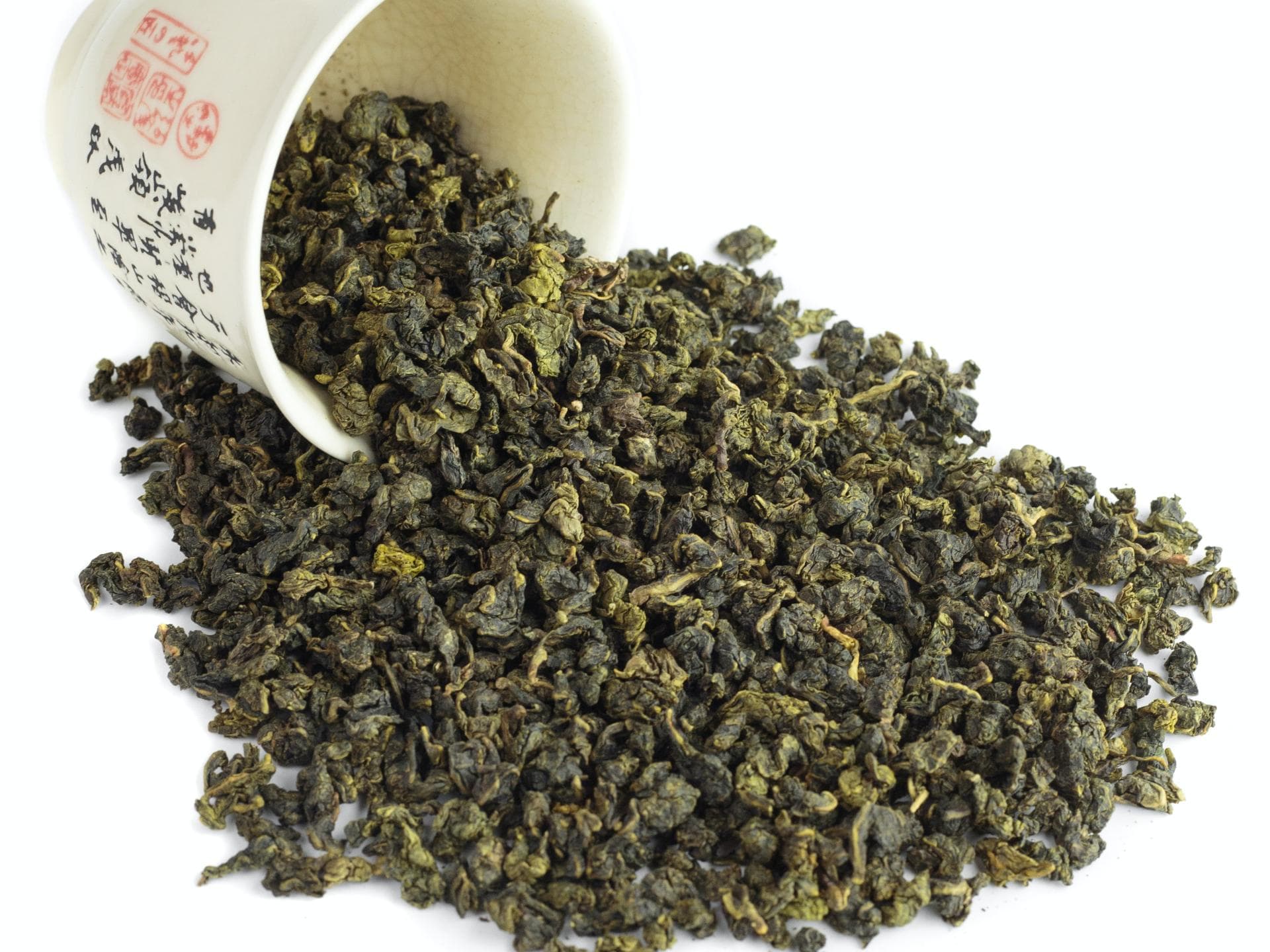 Oolong-Tee in Schale mit chinesischen Schriftzeichen