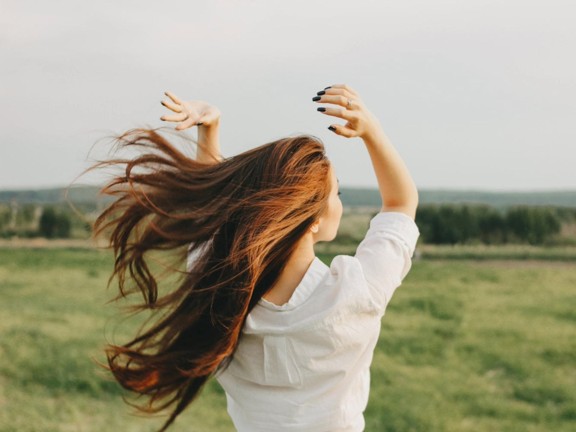 Frau mit langen Haaren