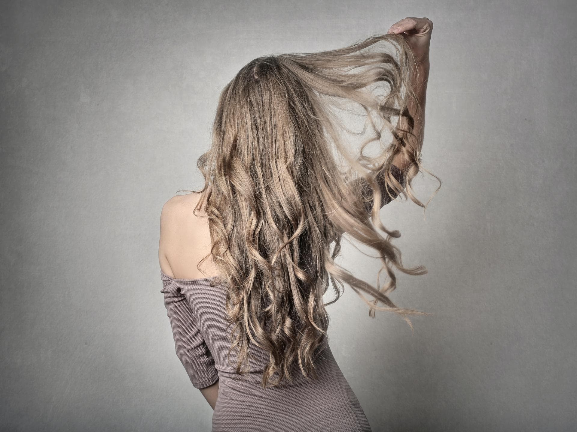 Frau mit langen Haaren