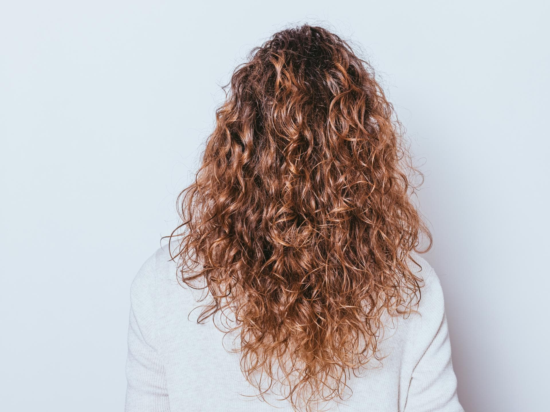 Frau mit Locken