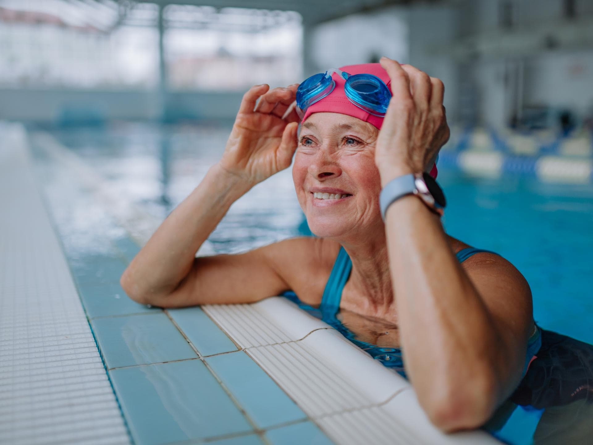 Frau im Schwimmbad