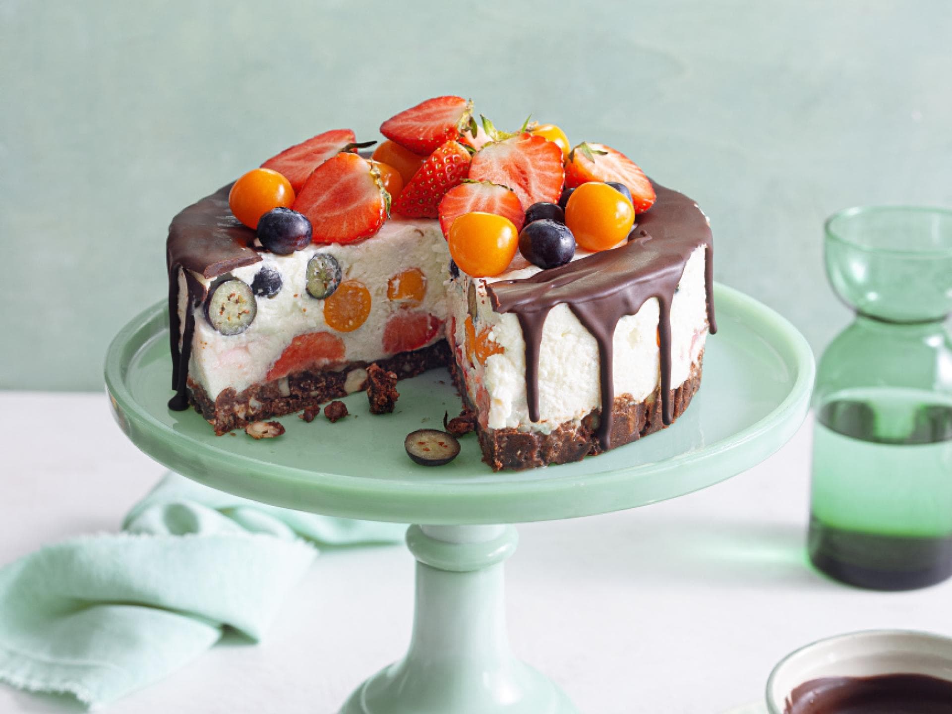 Schokotorte mit Frischkäse und Früchten