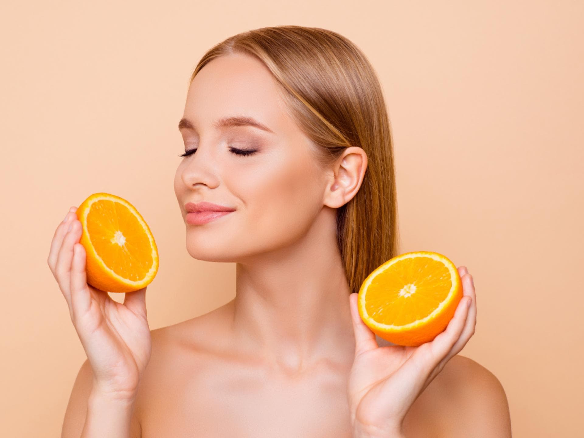 Frau und Orangen