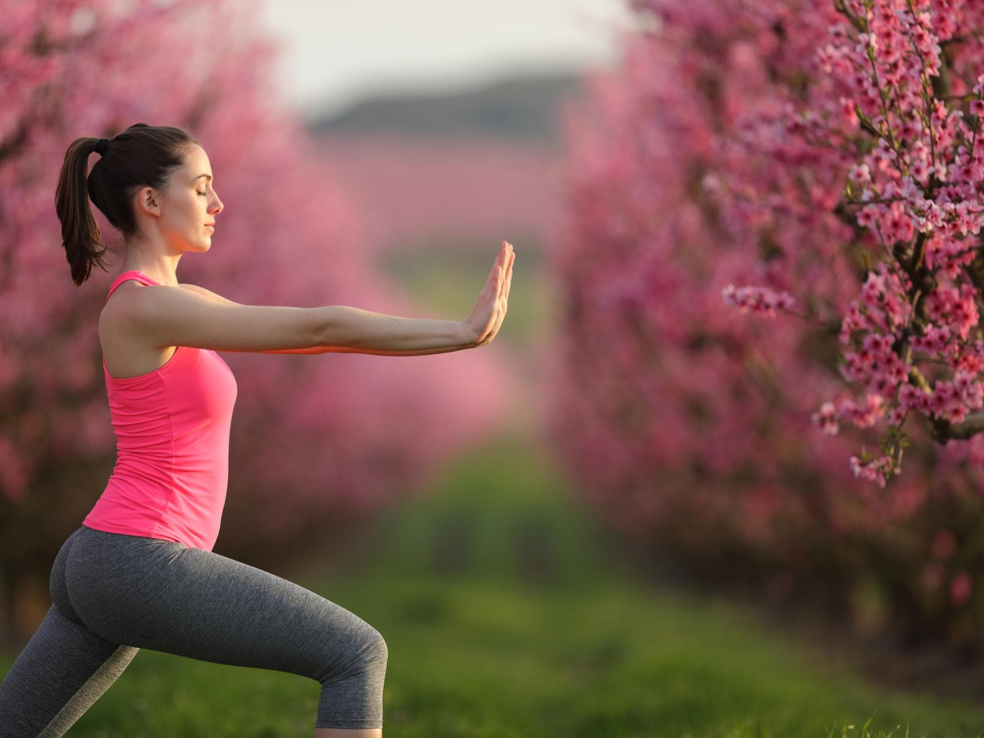 Frau macht Tai Chi