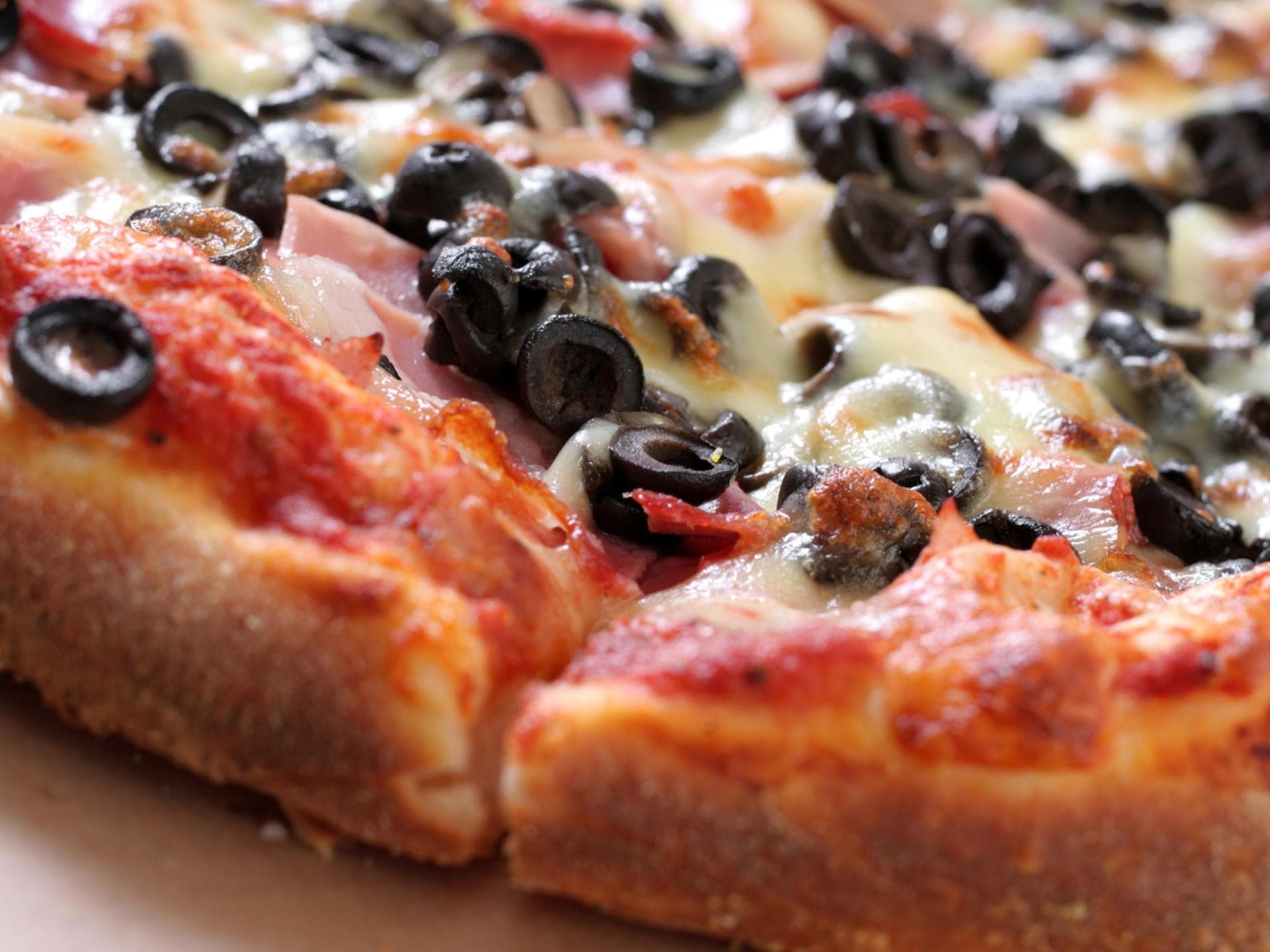 Pizza mit Oliven