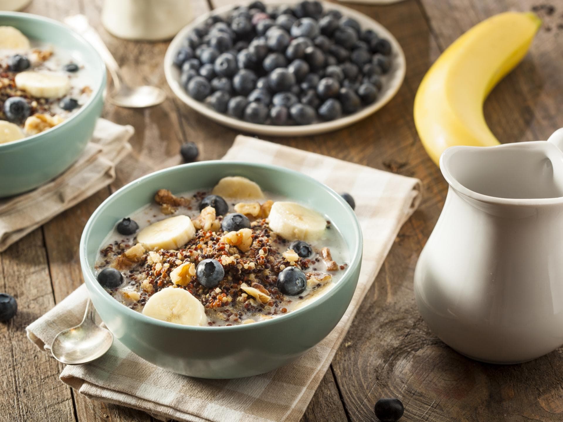 Müsli mit Beeren und Leinsamen