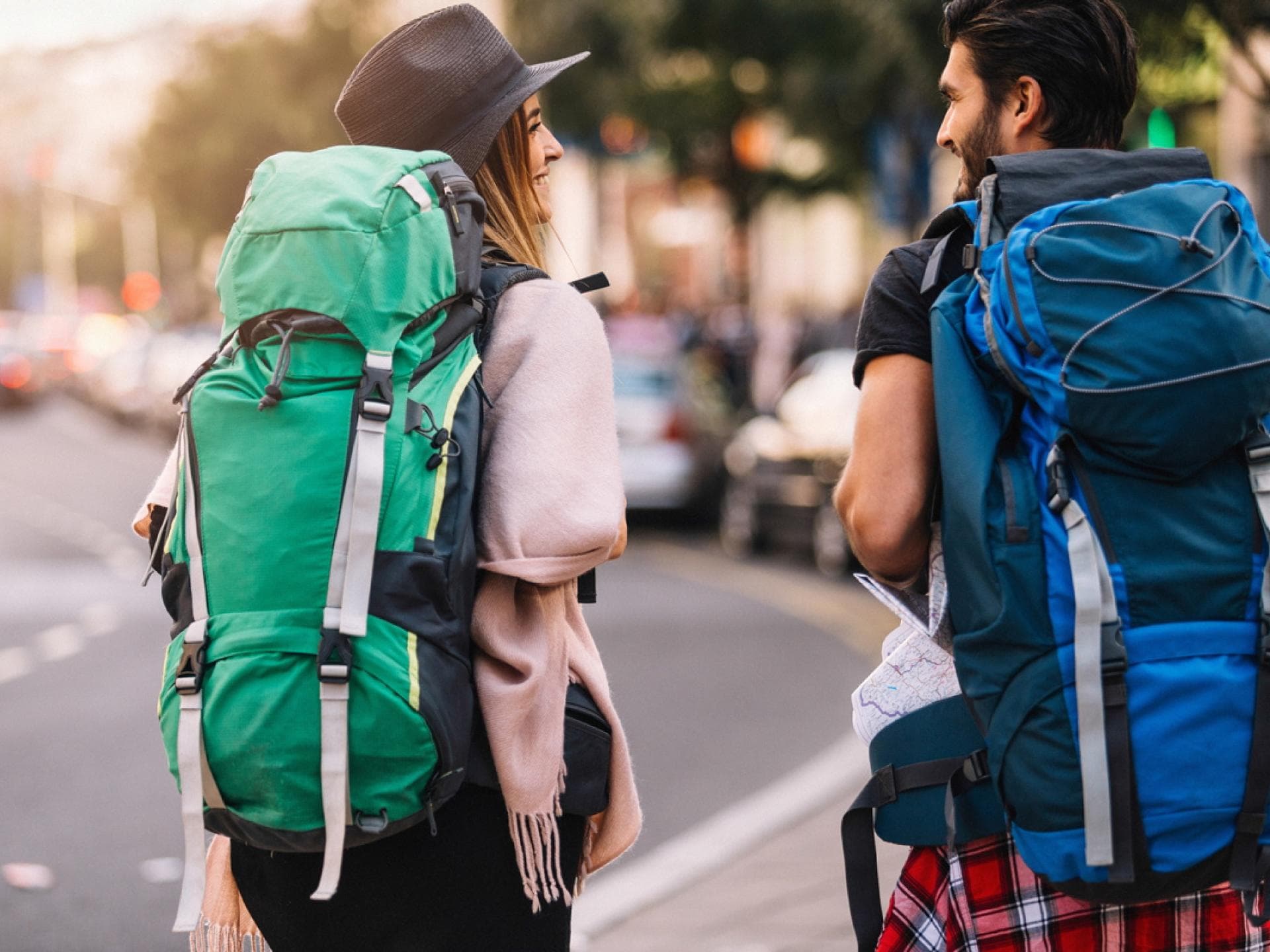 Backpacker auf Straße