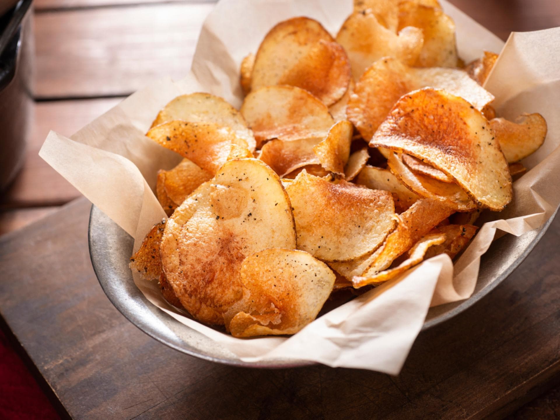 Kartoffelchips in Schale