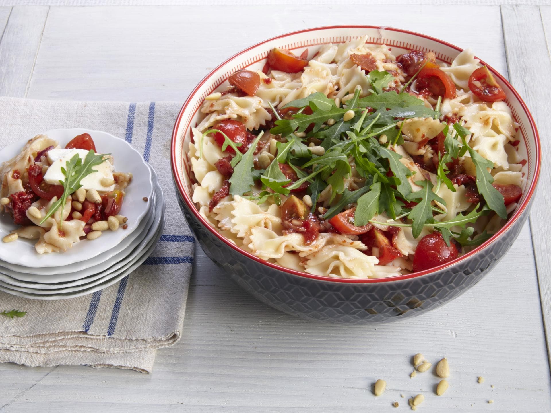 Nudelsalat in Schale