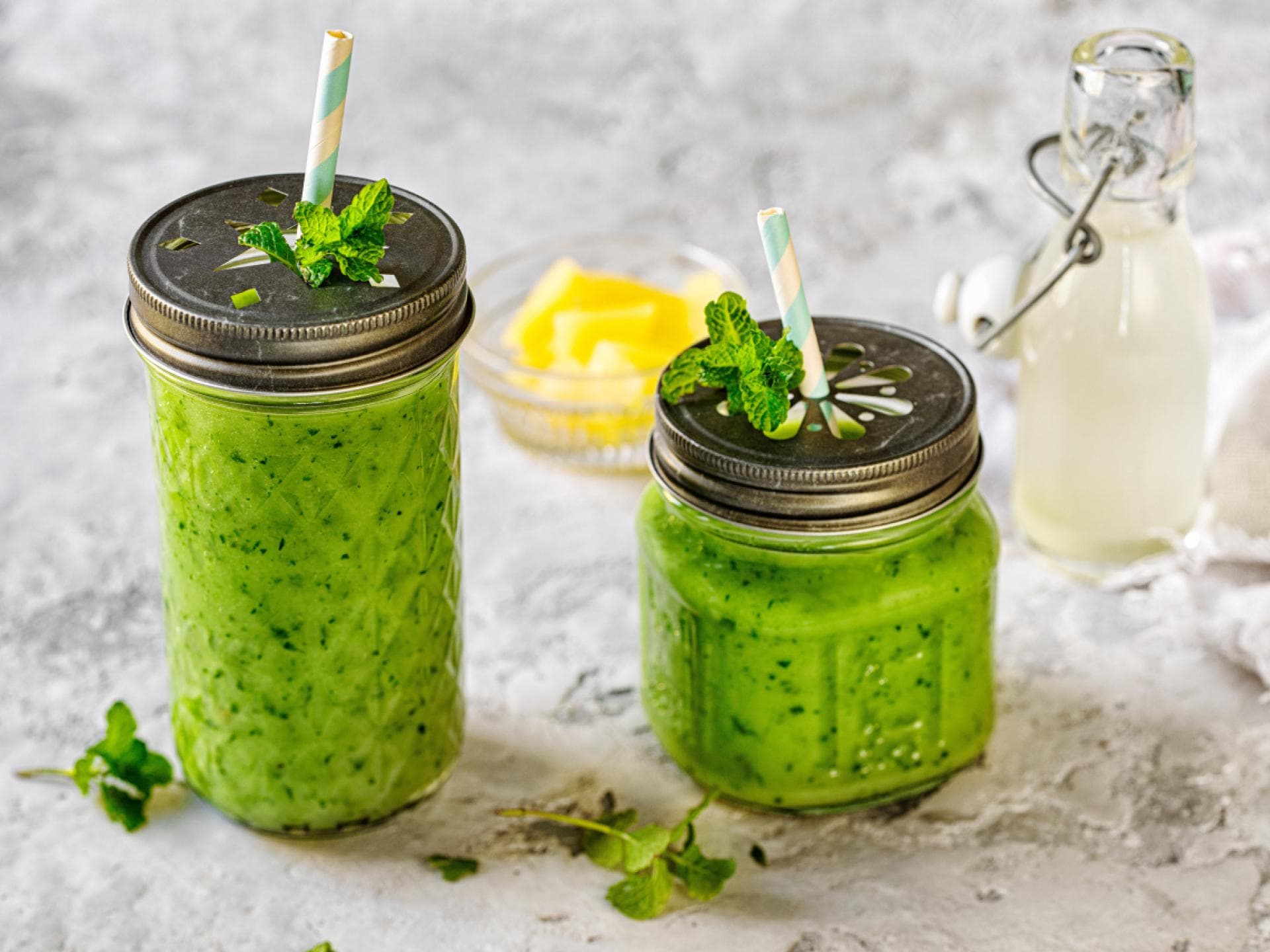 Grüner Smoothie im Glas