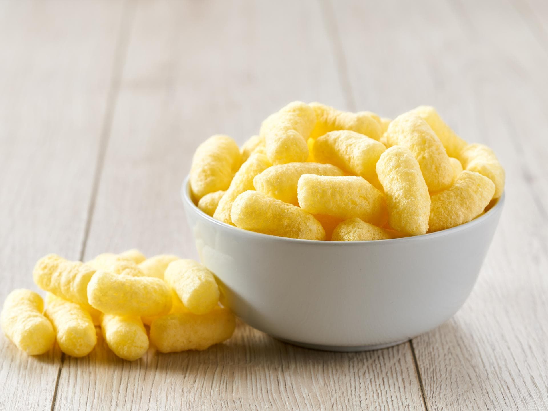 Schüssel mit Maissnack