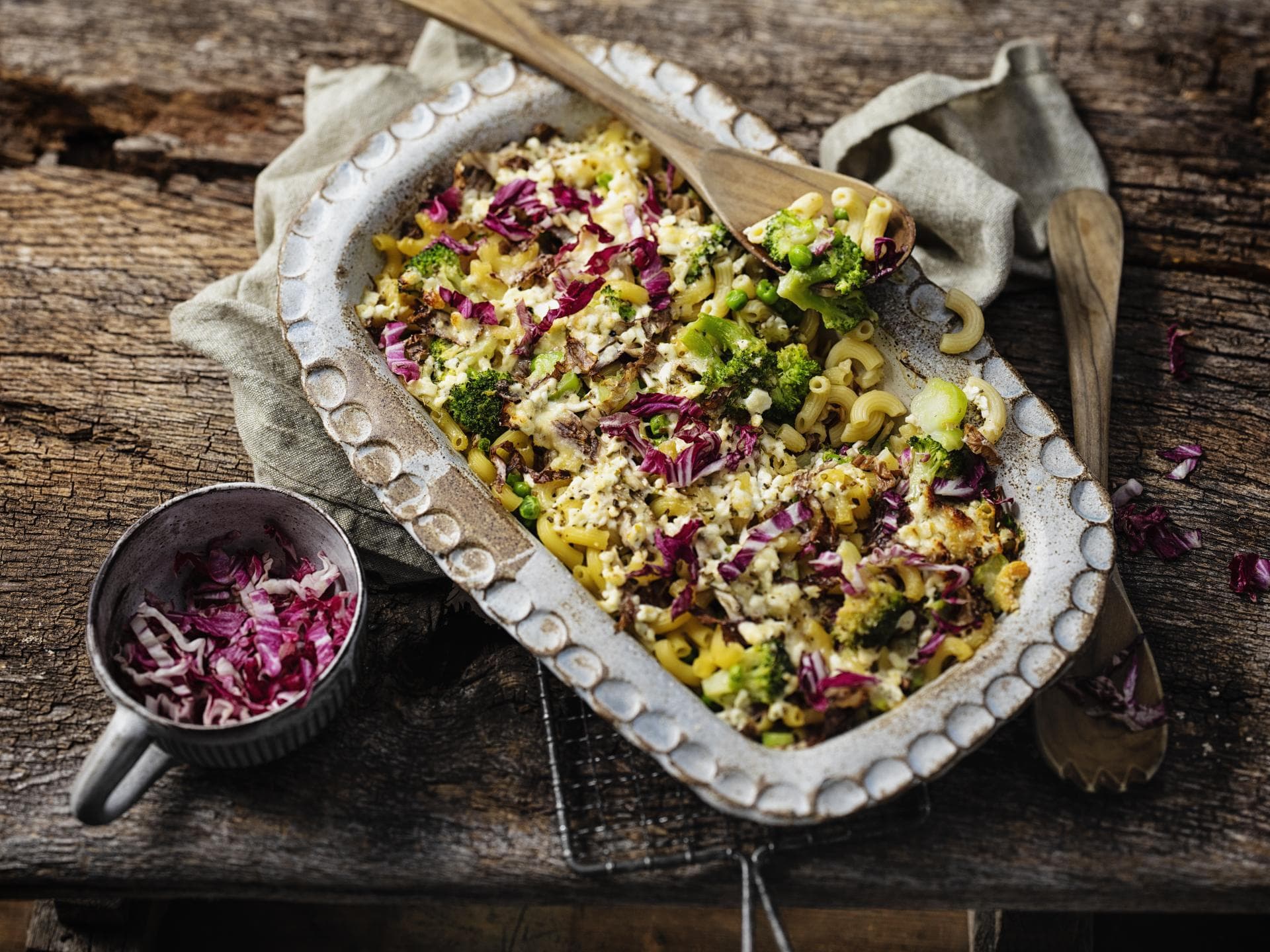 Bunter Nudelauflauf mit Brokkoli und Hüttenkäse 