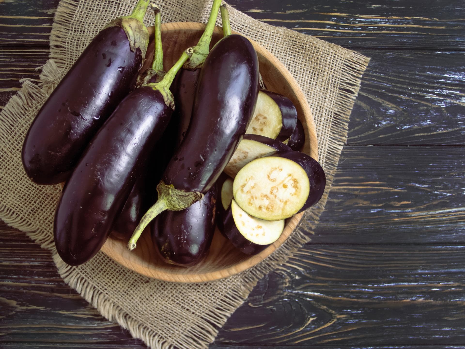 Aubergine innen braun