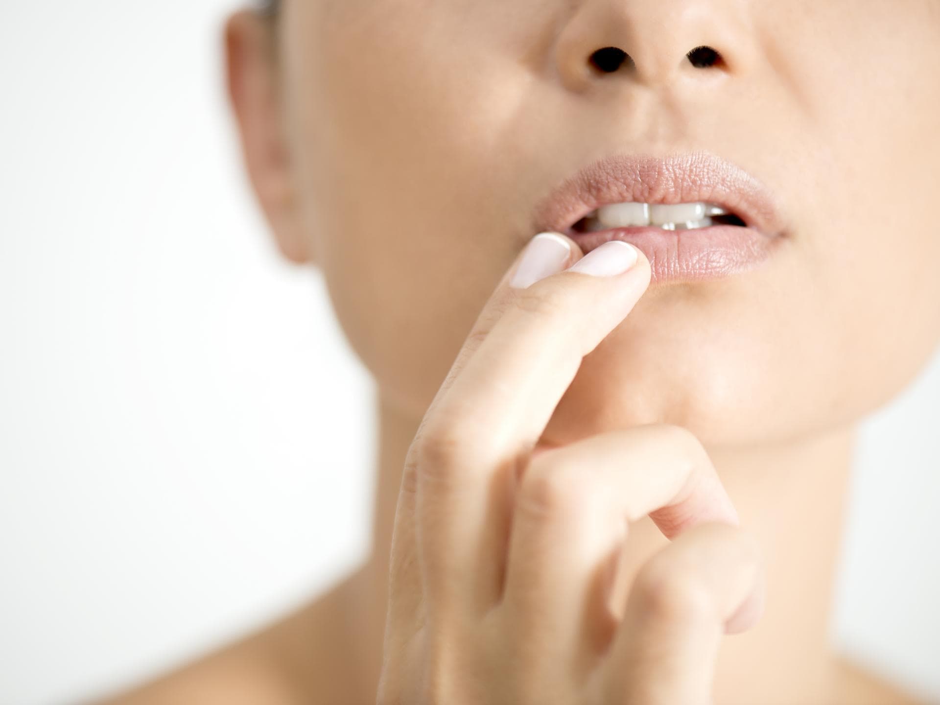 Frau mit brennenden Lippen