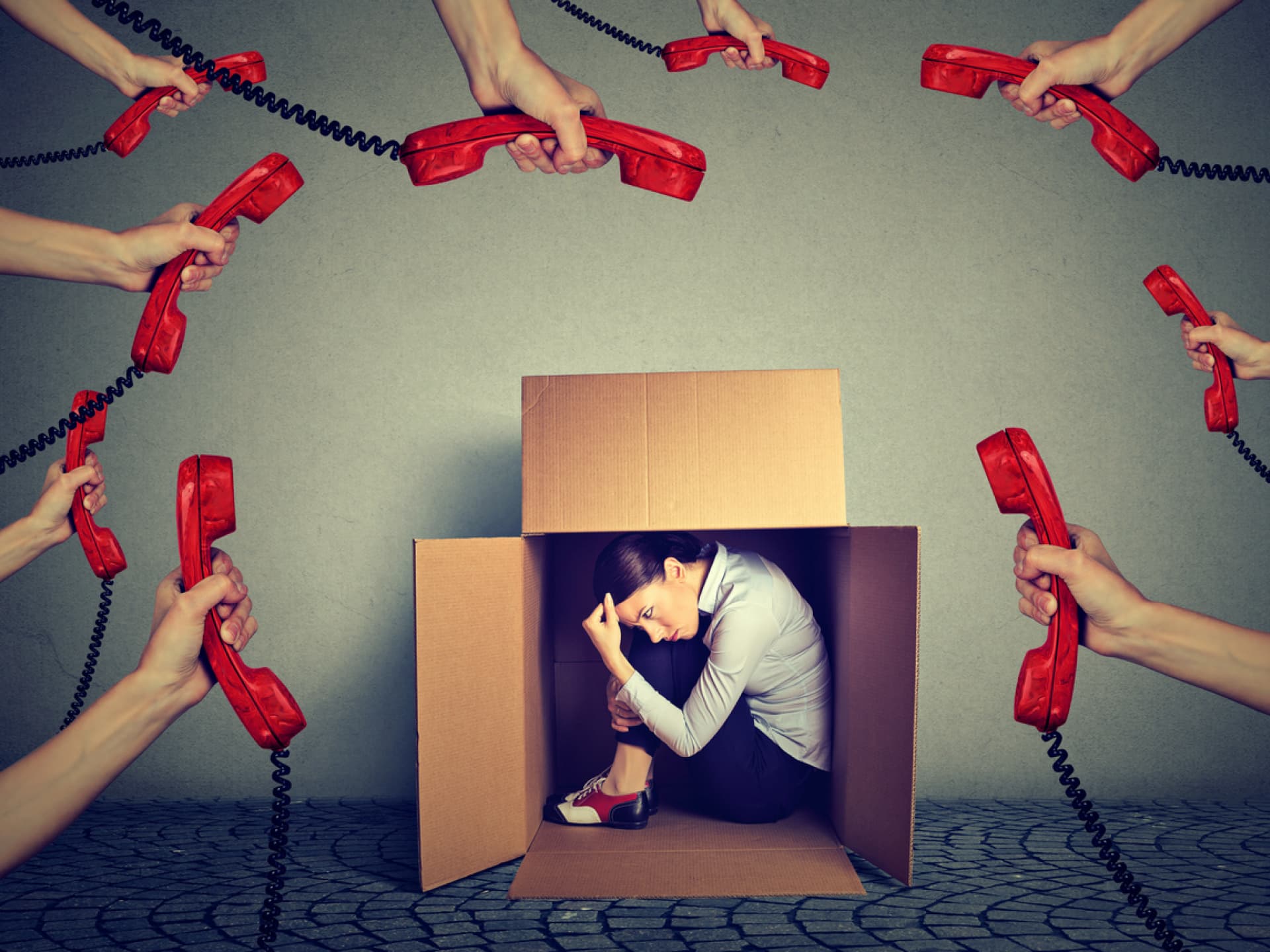Frau mit einer Telefonphobie