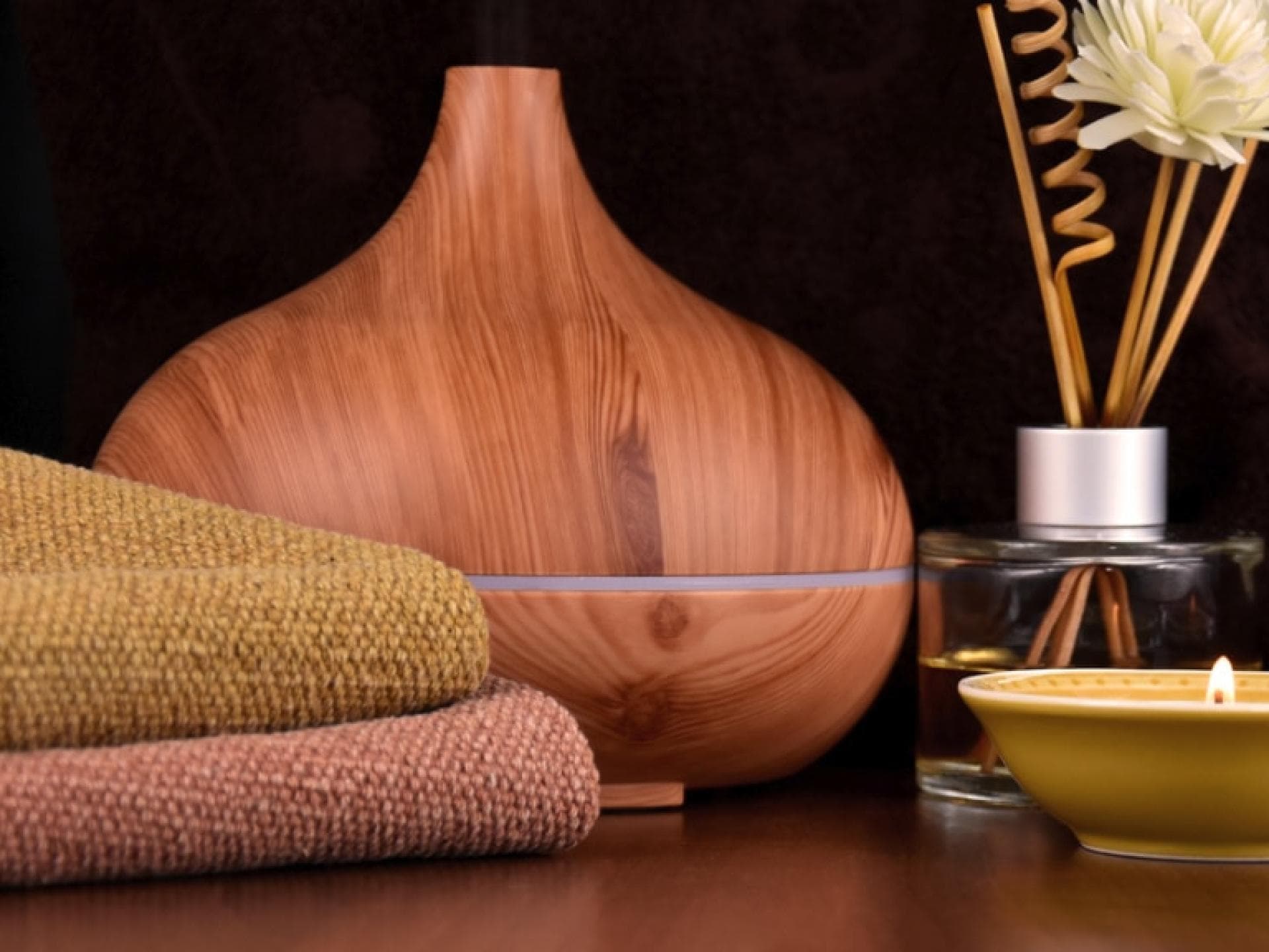 Diffuser Duft liegt auf den Tisch