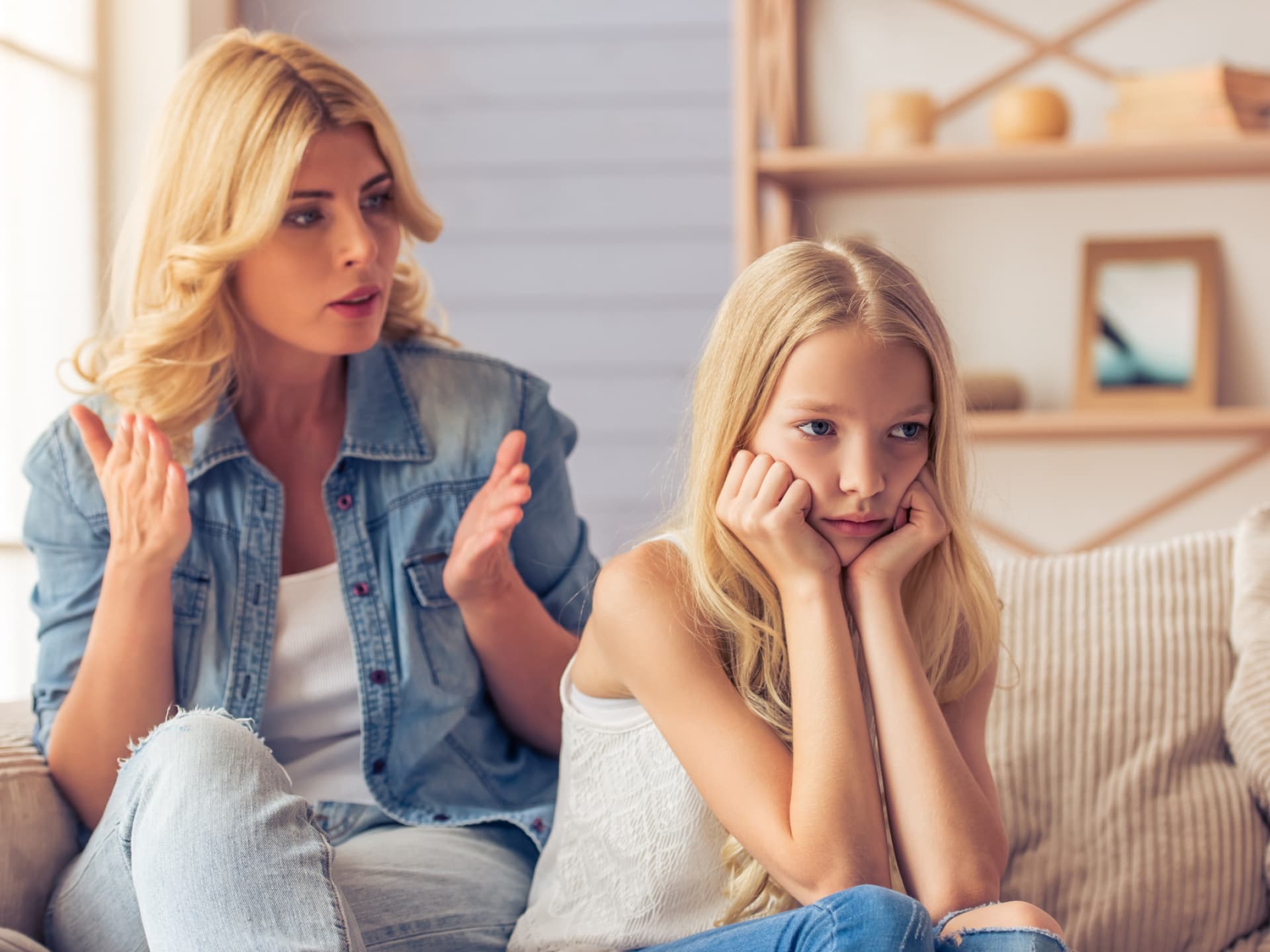 Negative Rückmeldungen in der Kindheit können zu einem schwachen Selbstwertgefühl führen. Negative Rückmeldungen in der Kindheit können zu einem schwachen Selbstwertgefühl führen.