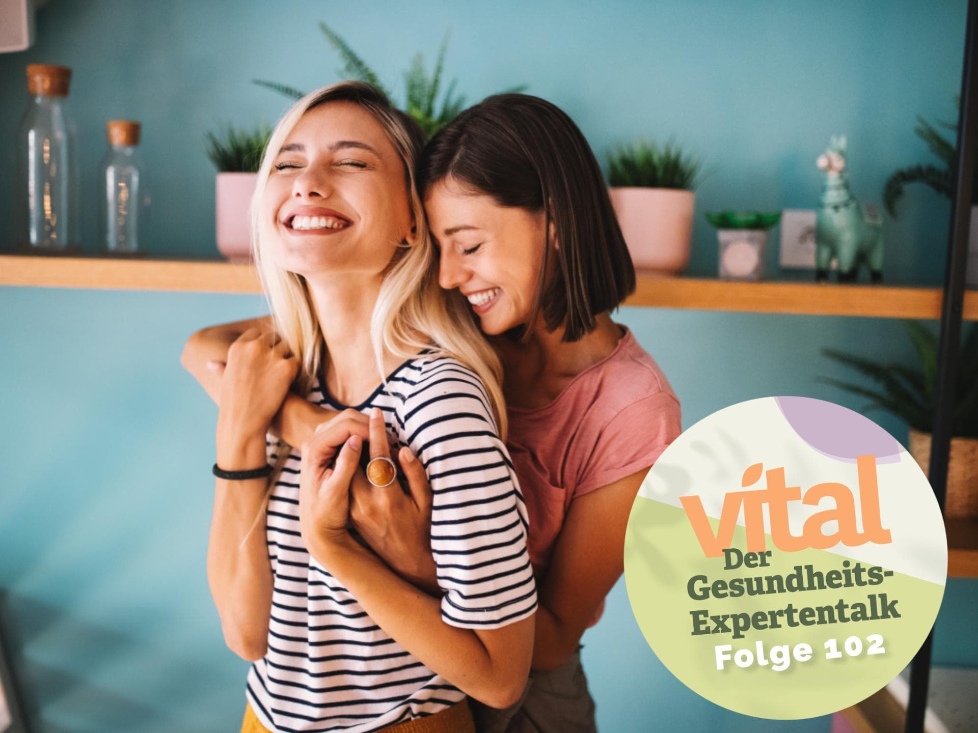 Frauen umarmen sich Frauen umarmen sich