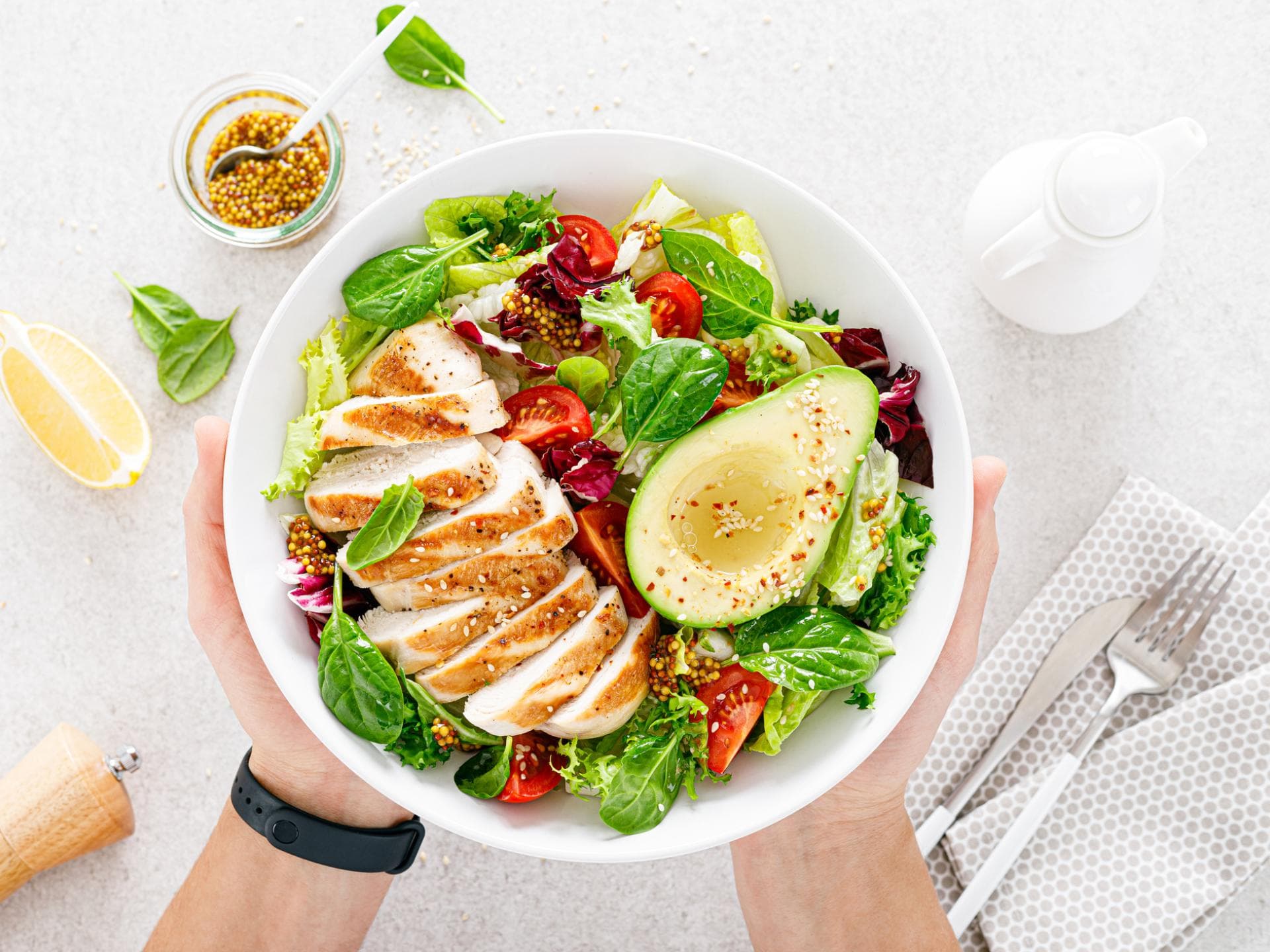 Hühnchen auf Salat mit Avocado Hühnchen auf Salat mit Avocado