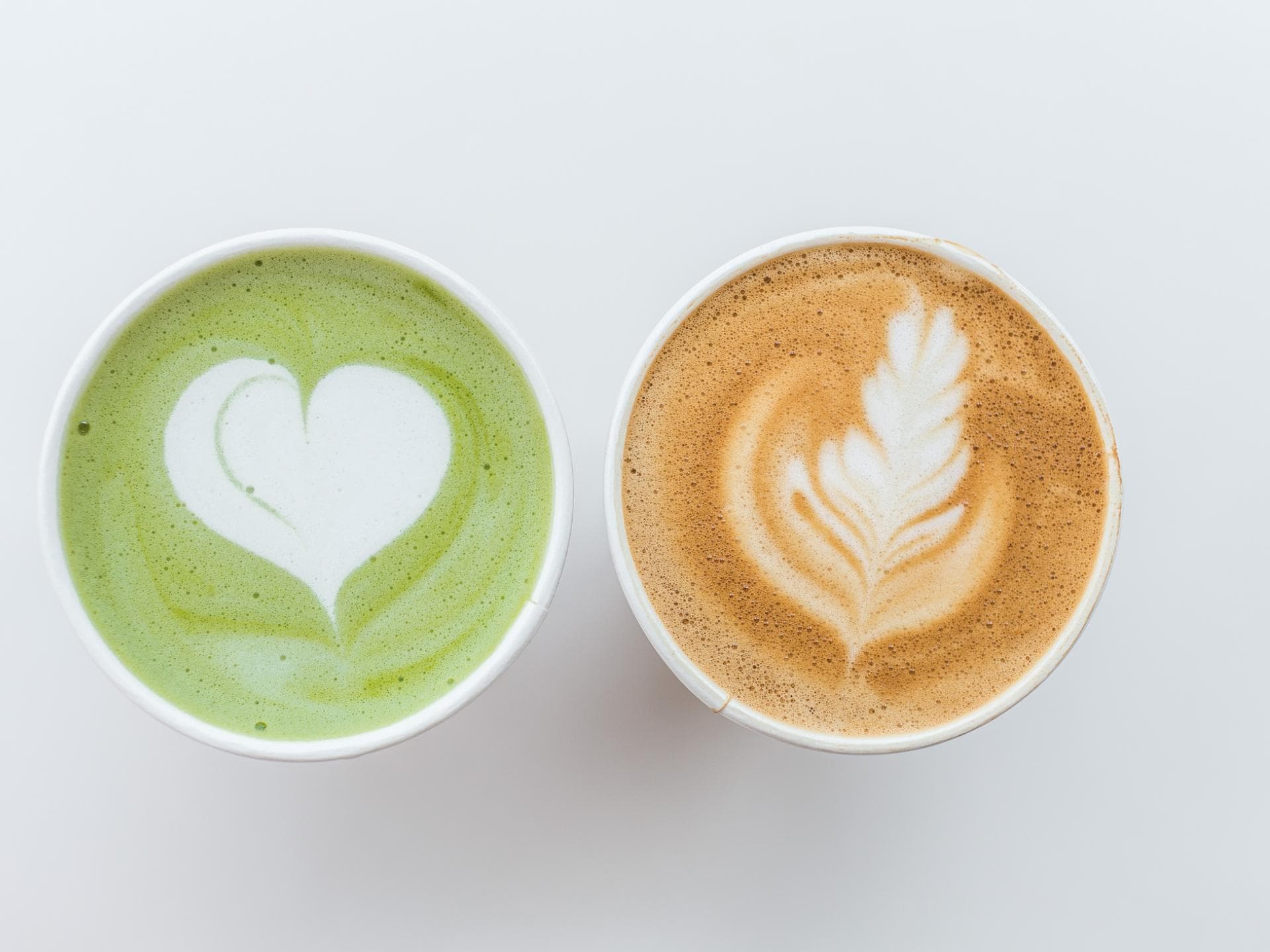Matcha Latte und Kaffee