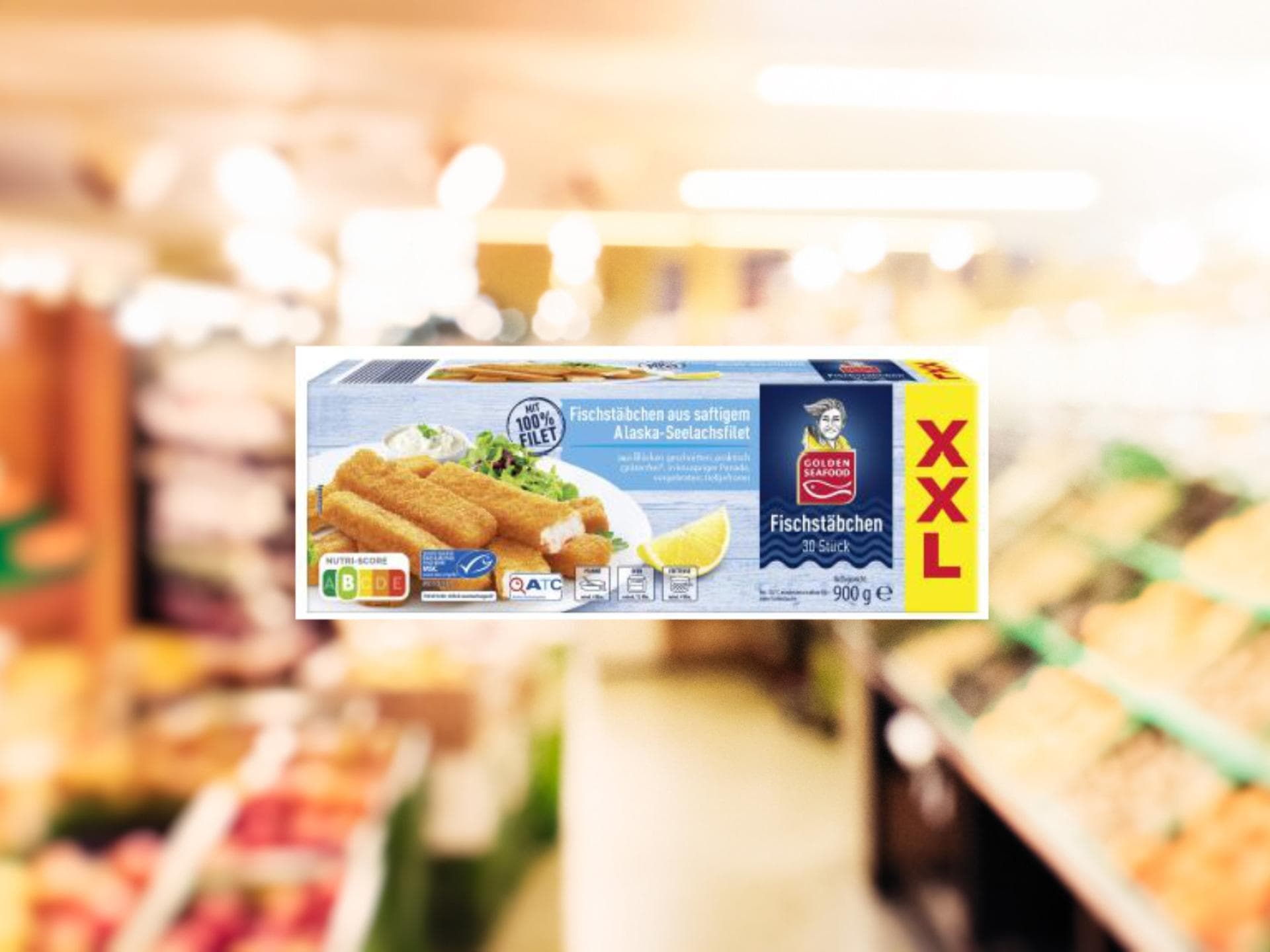 Fischstäbchen vor Supermarkthintergrund