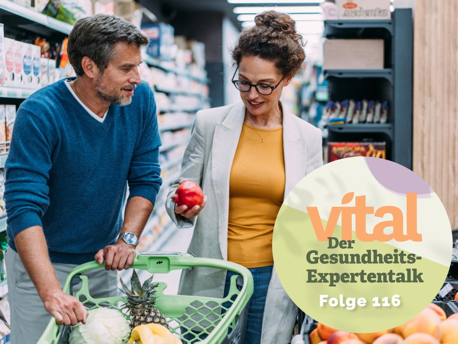Paar geht einkaufen Paar geht einkaufen