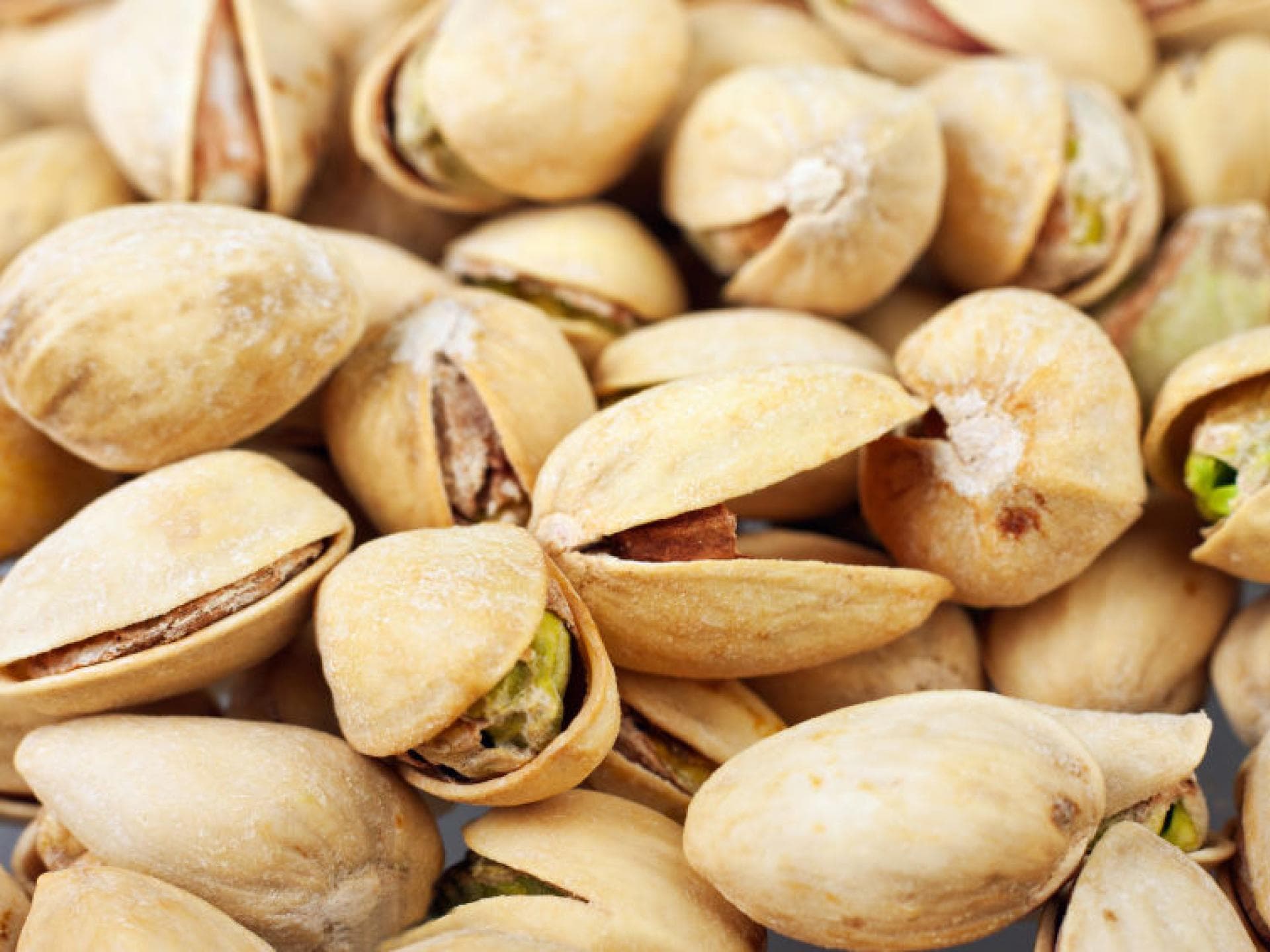 Pistazien enthalten Vitamine aus der B-Gruppe. Pistazien